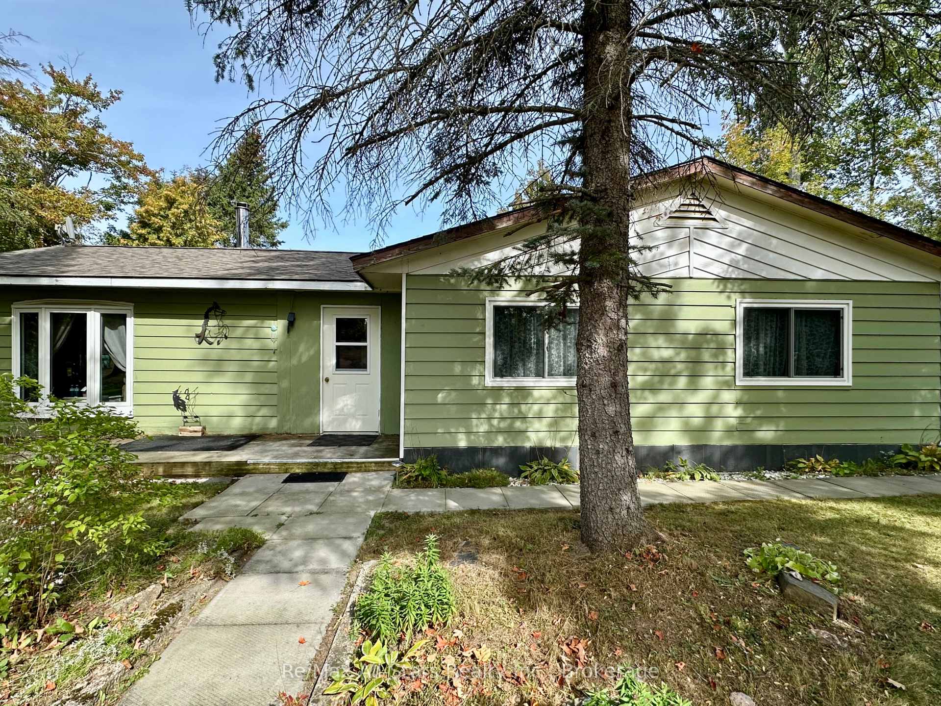 Photo 2 of 16 Peninsula Court, Trent Lakes — HOMEH