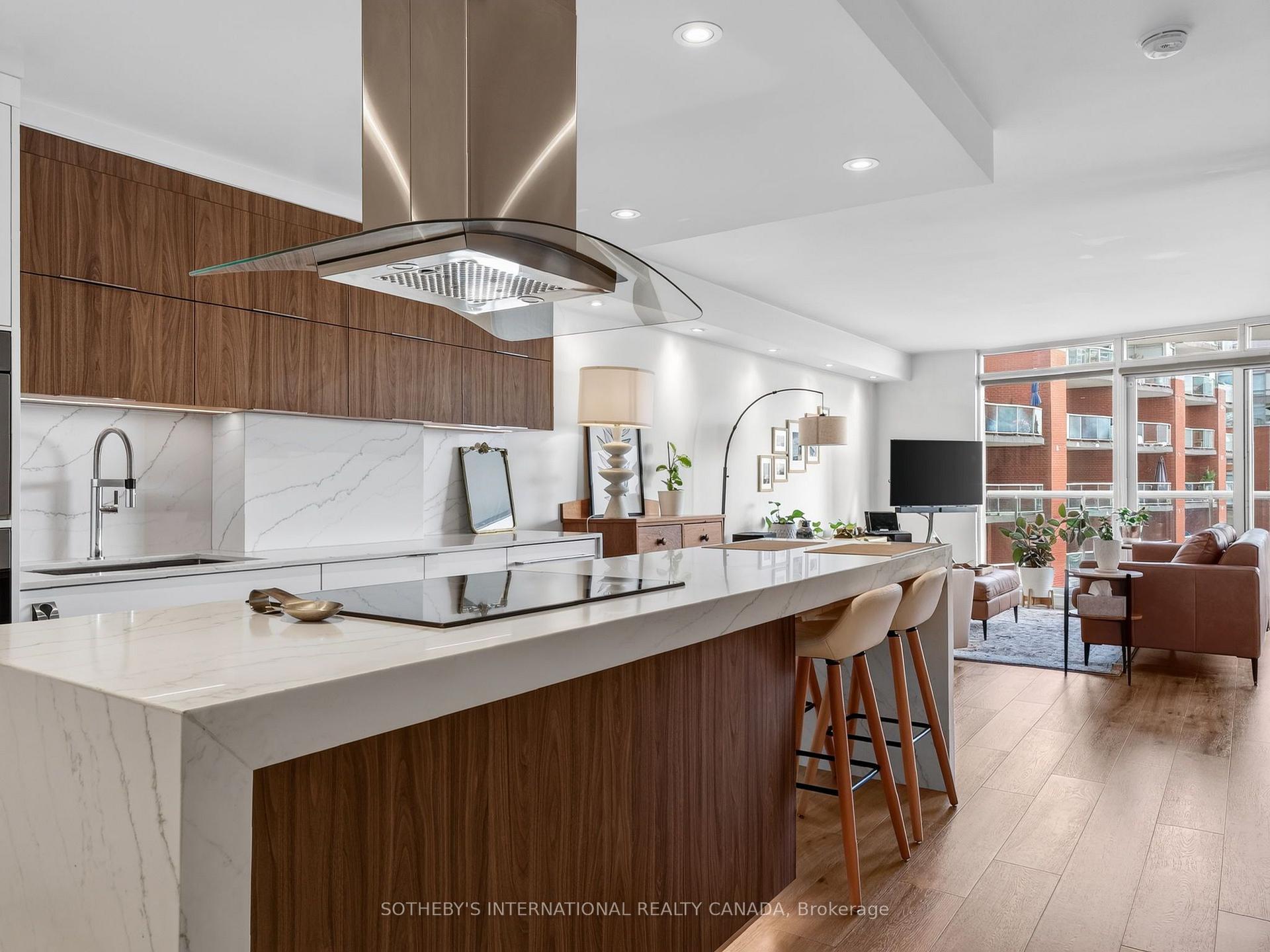Photo 4 of Unit 906, 550 Queens Quay W, Toronto, Waterfront Communities — HOMEH