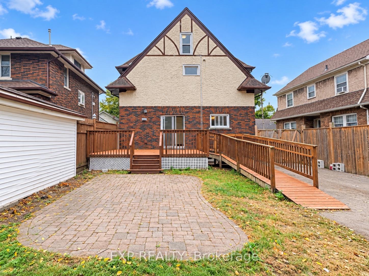 Photo 2 of 4883 Simcoe Street, Niagara Falls, Cherrywood — HOMEH