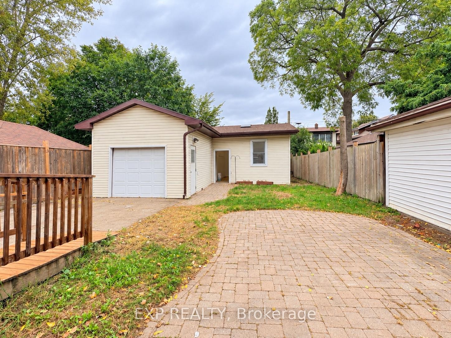 Photo 3 of 4883 Simcoe Street, Niagara Falls, Cherrywood — HOMEH