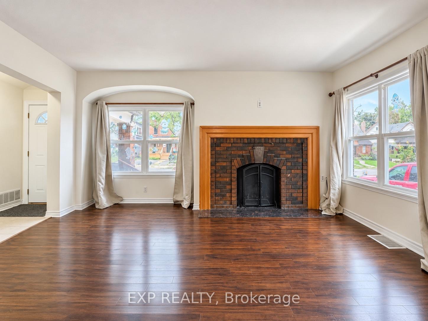 Photo 10 of 4883 Simcoe Street, Niagara Falls, Cherrywood — HOMEH