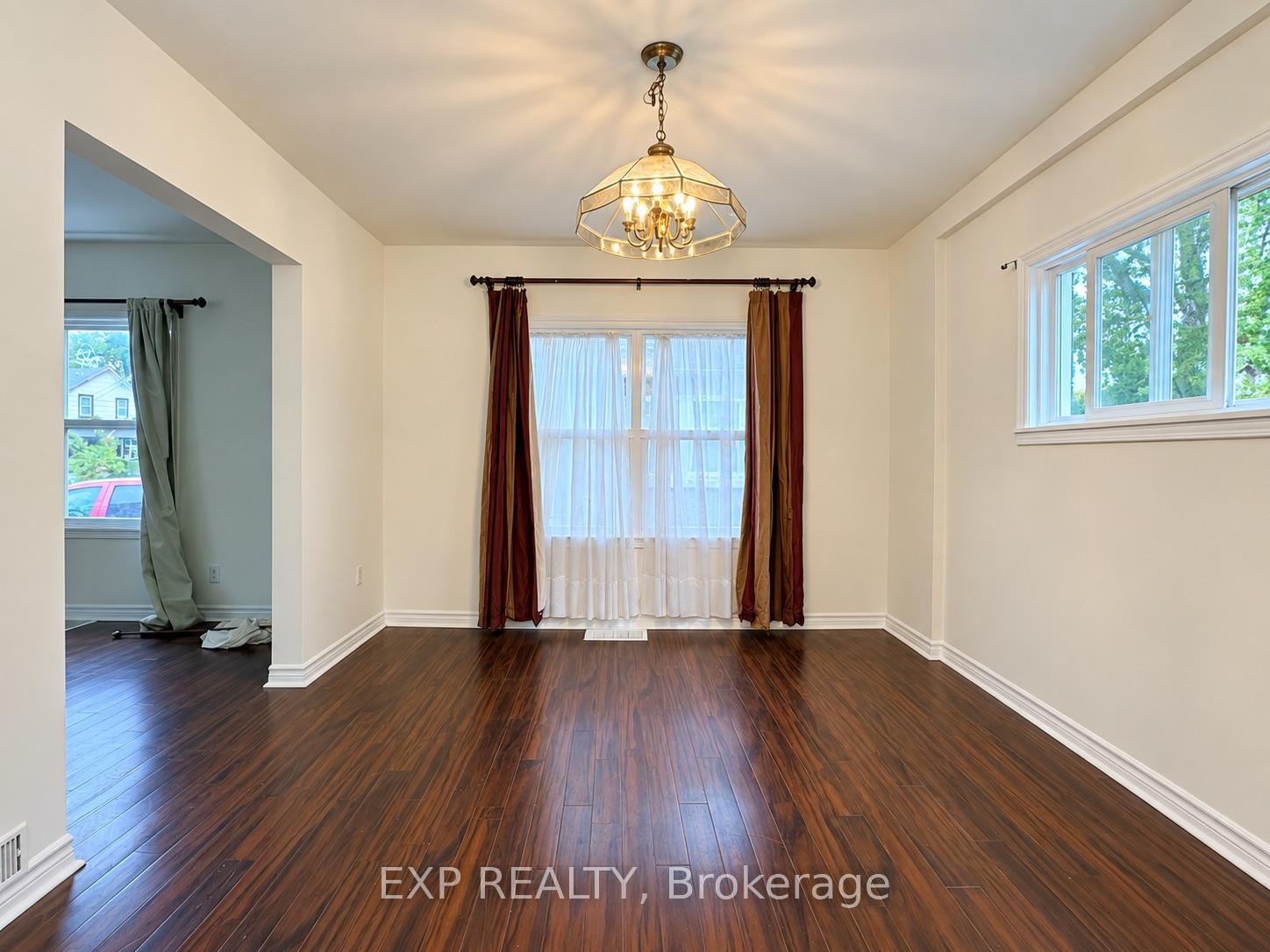 Photo 11 of 4883 Simcoe Street, Niagara Falls, Cherrywood — HOMEH