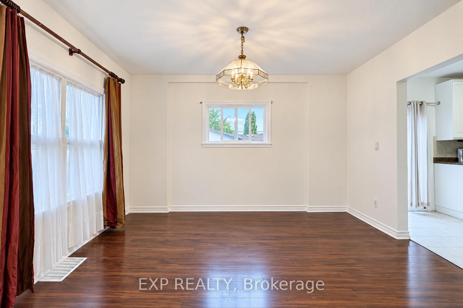 Photo 12 of 4883 Simcoe Street, Niagara Falls, Cherrywood — HOMEH