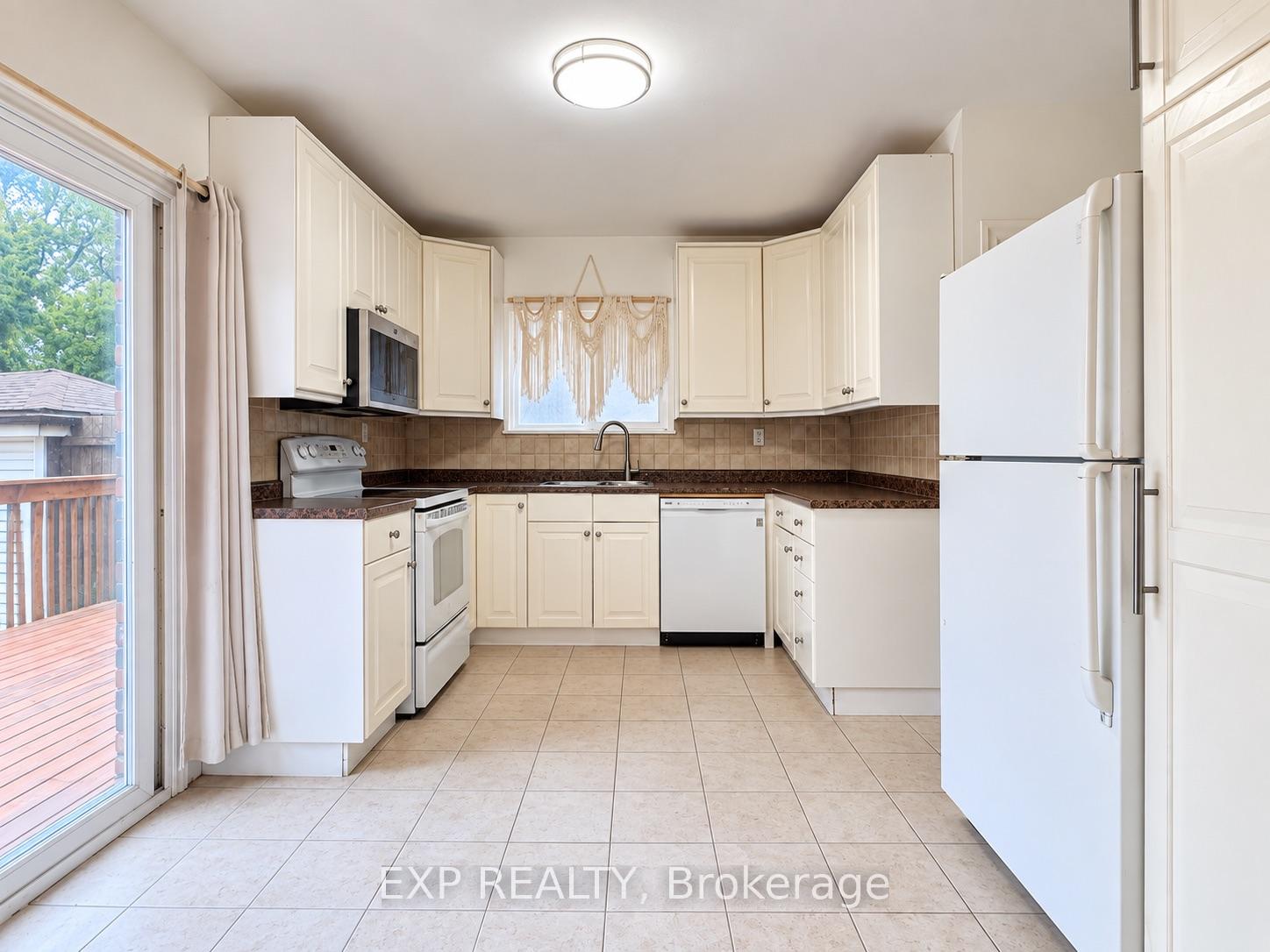 Photo 13 of 4883 Simcoe Street, Niagara Falls, Cherrywood — HOMEH