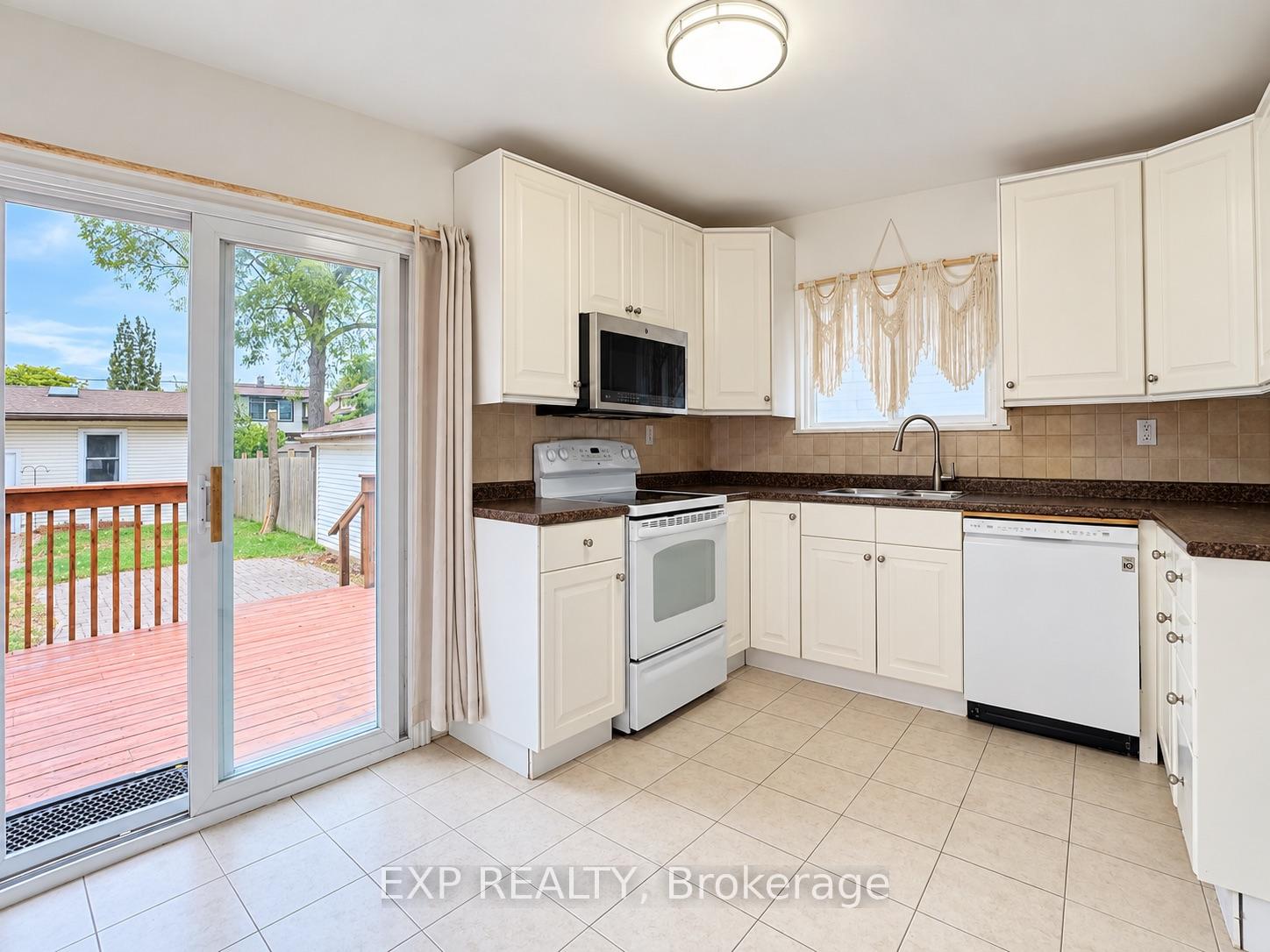 Photo 14 of 4883 Simcoe Street, Niagara Falls, Cherrywood — HOMEH