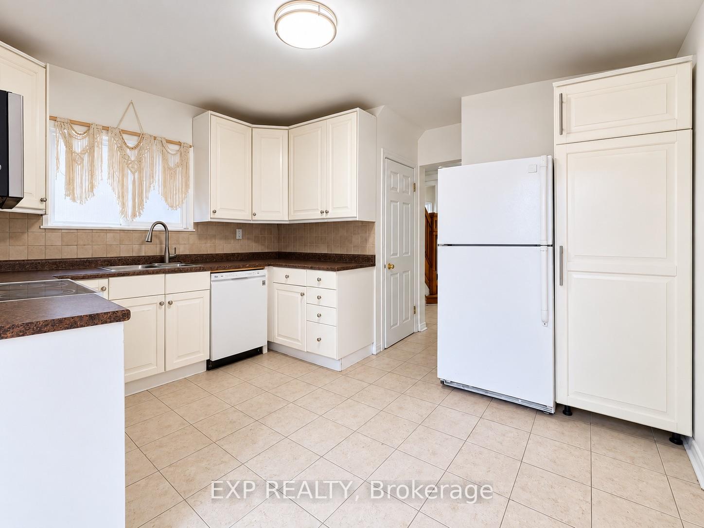 Photo 17 of 4883 Simcoe Street, Niagara Falls, Cherrywood — HOMEH