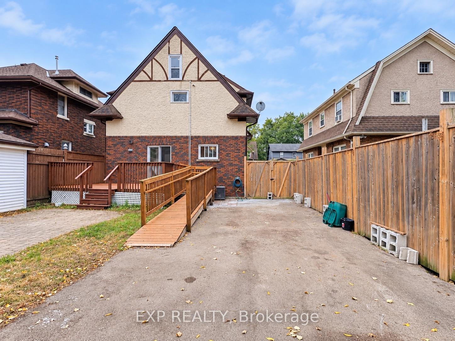 Photo 31 of 4883 Simcoe Street, Niagara Falls, Cherrywood — HOMEH