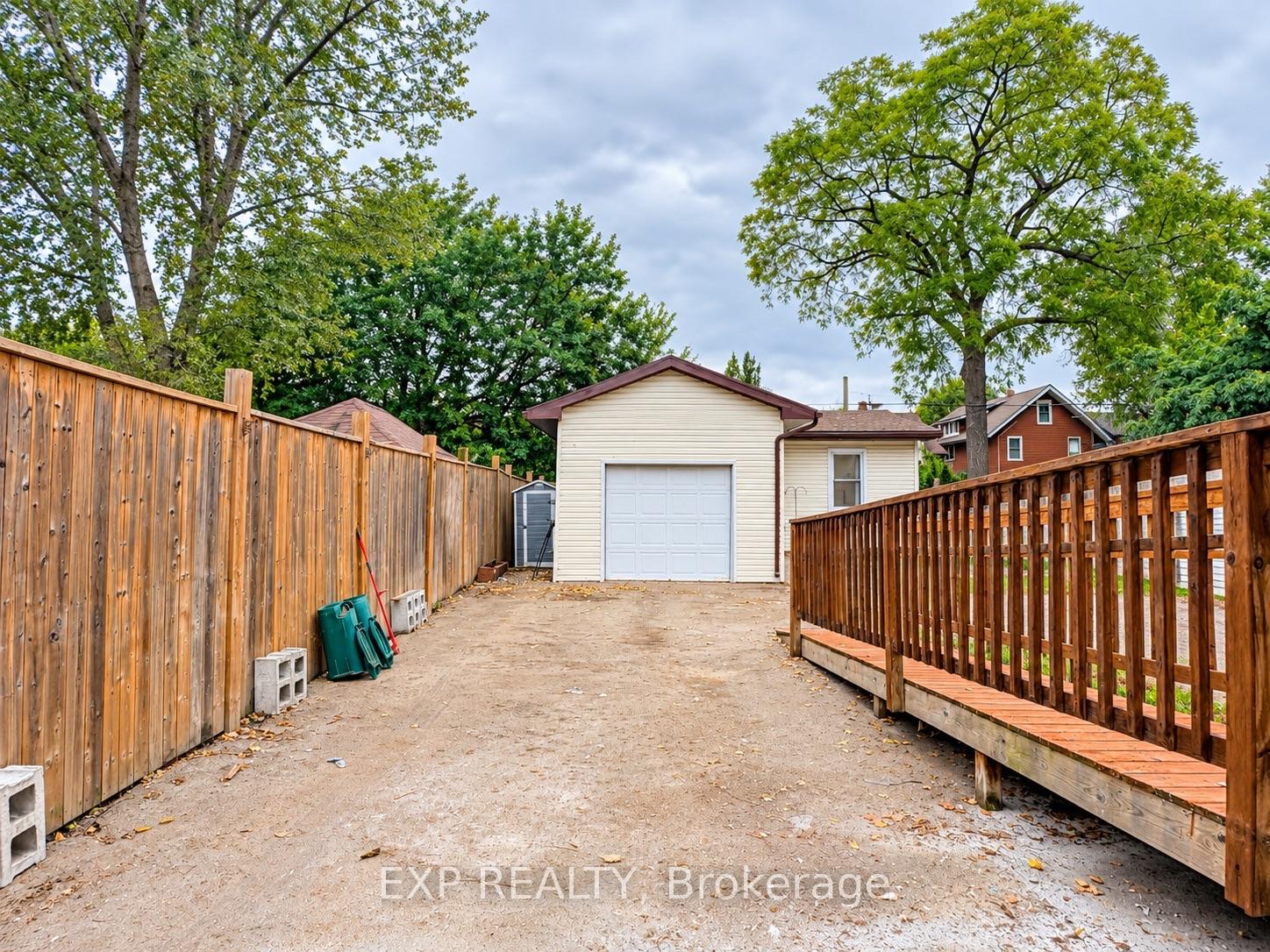 Photo 32 of 4883 Simcoe Street, Niagara Falls, Cherrywood — HOMEH