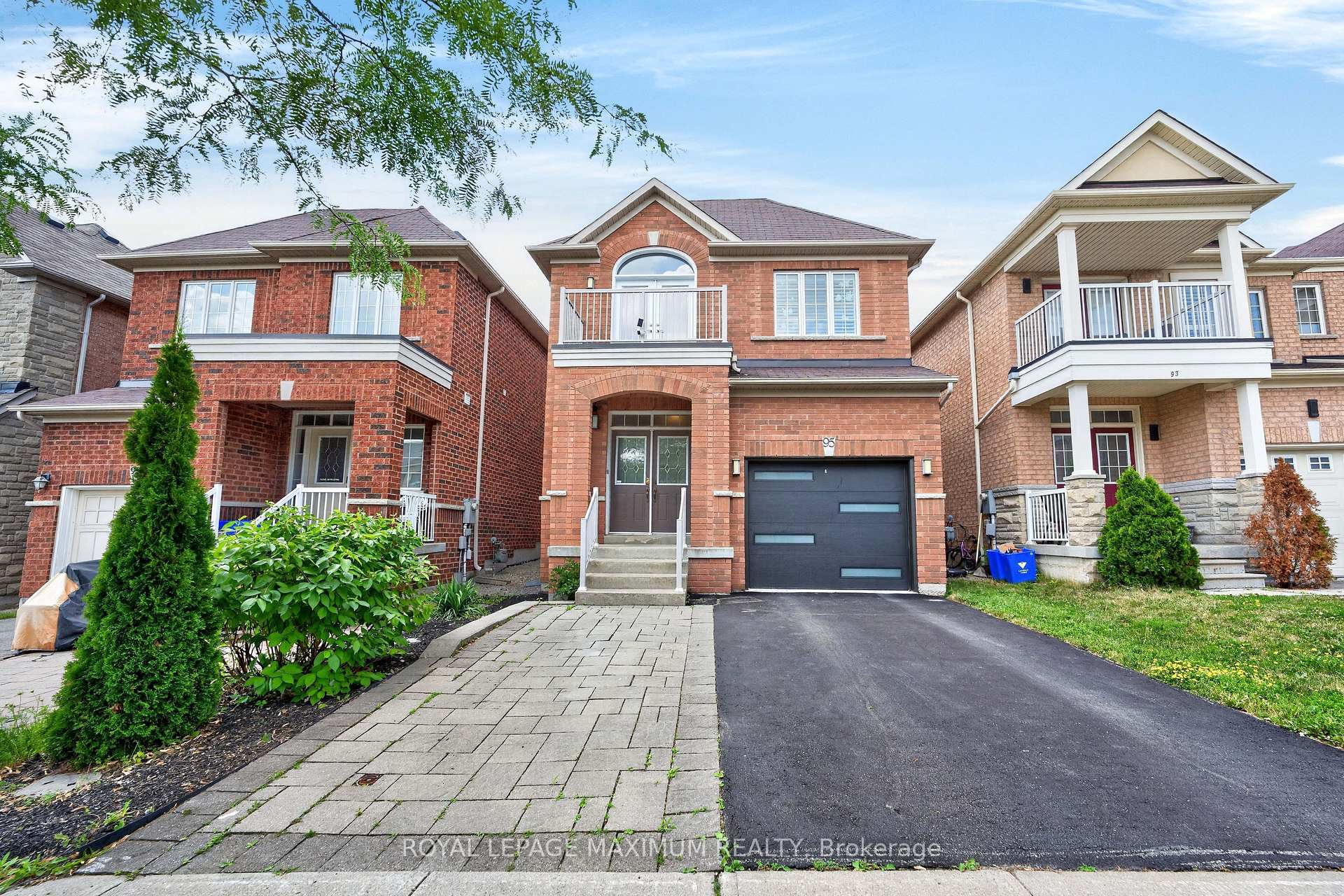 Photo 2 of 95 White Beach Crescent, Vaughan, Patterson — HOMEH