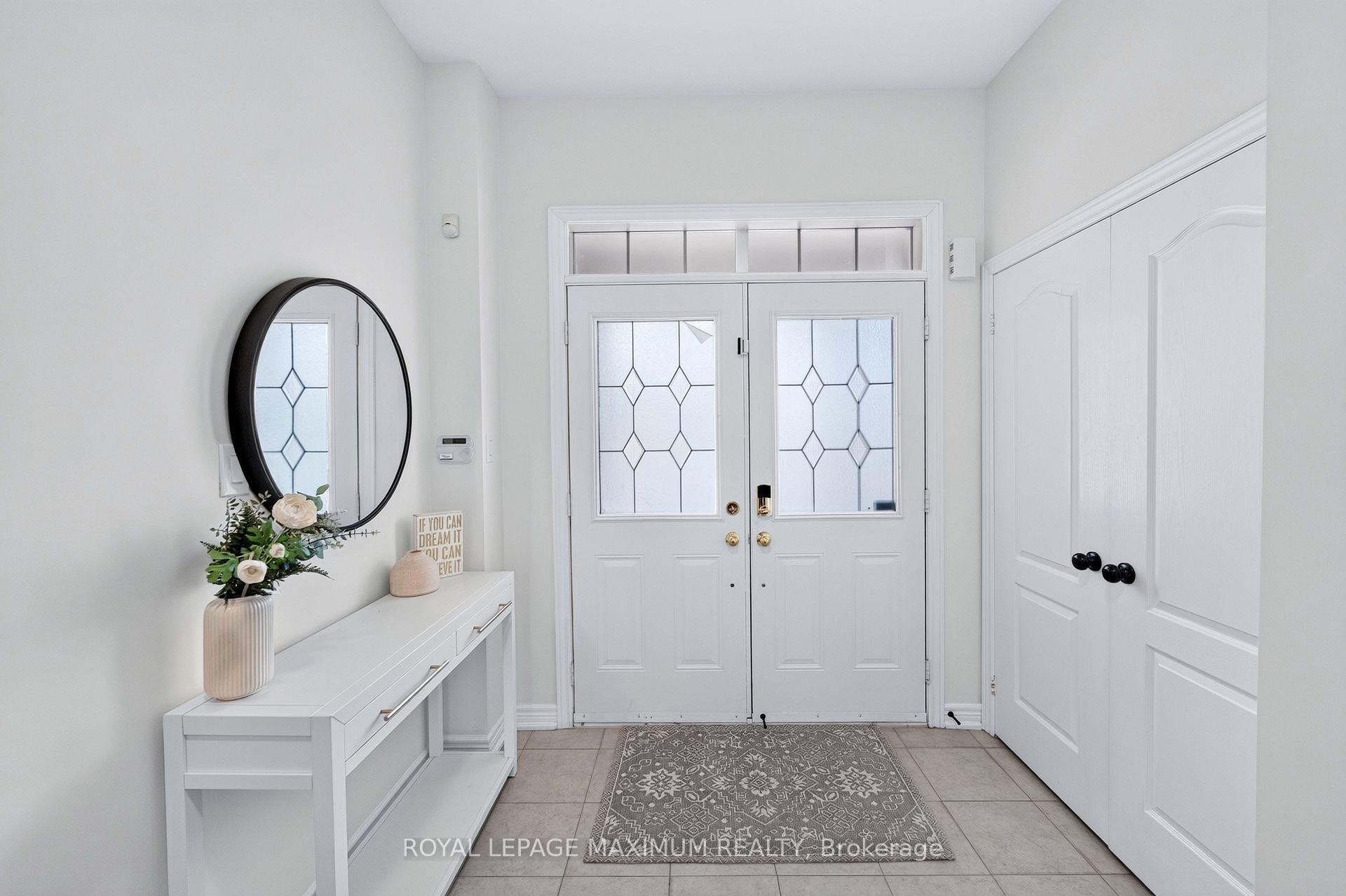 Photo 3 of 95 White Beach Crescent, Vaughan, Patterson — HOMEH