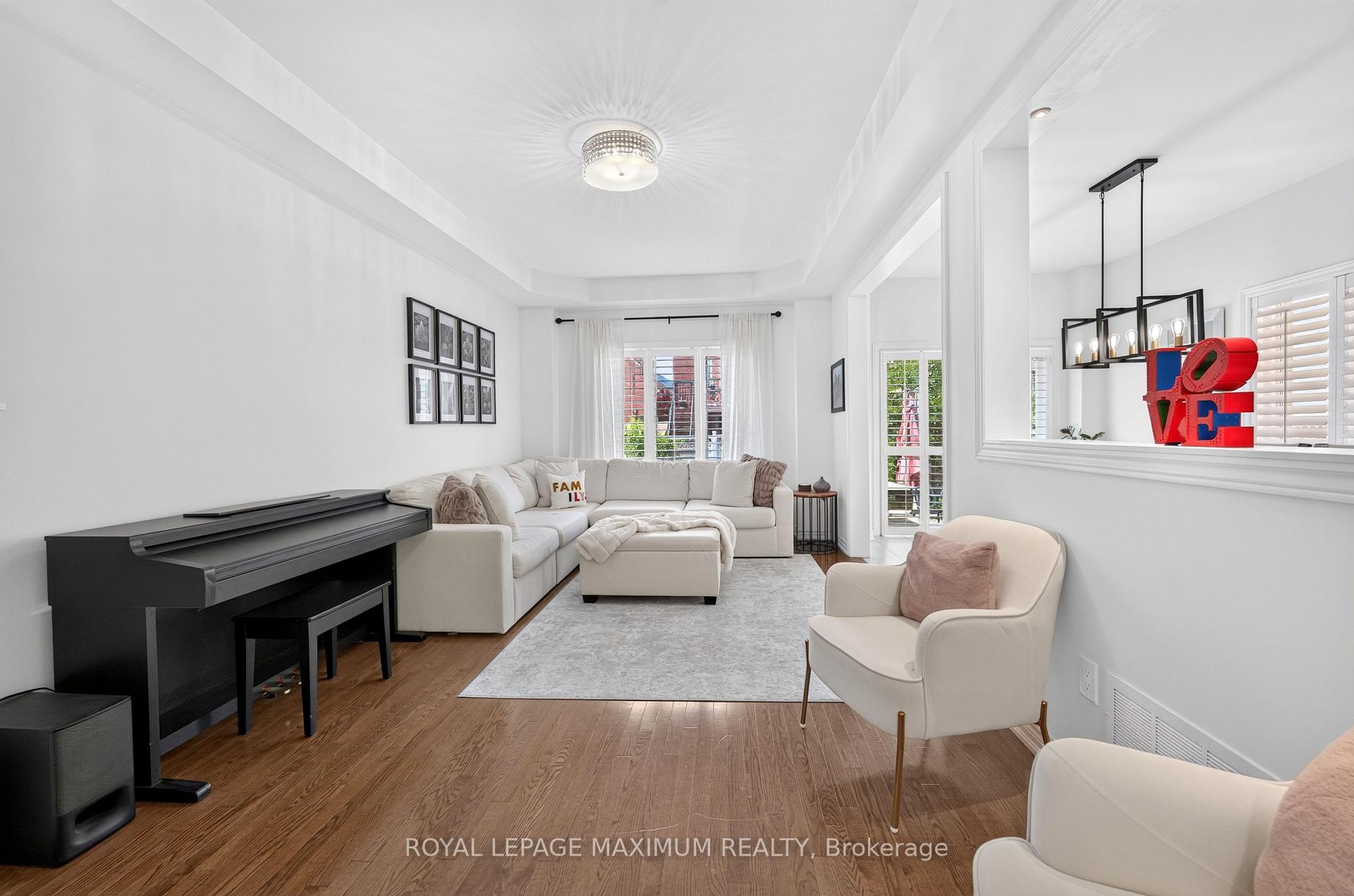 Photo 6 of 95 White Beach Crescent, Vaughan, Patterson — HOMEH