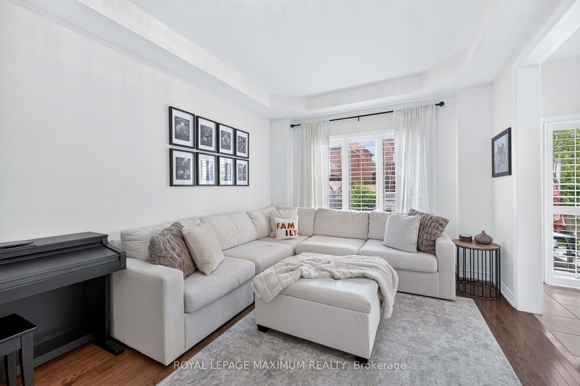 Photo 7 of 95 White Beach Crescent, Vaughan, Patterson — HOMEH