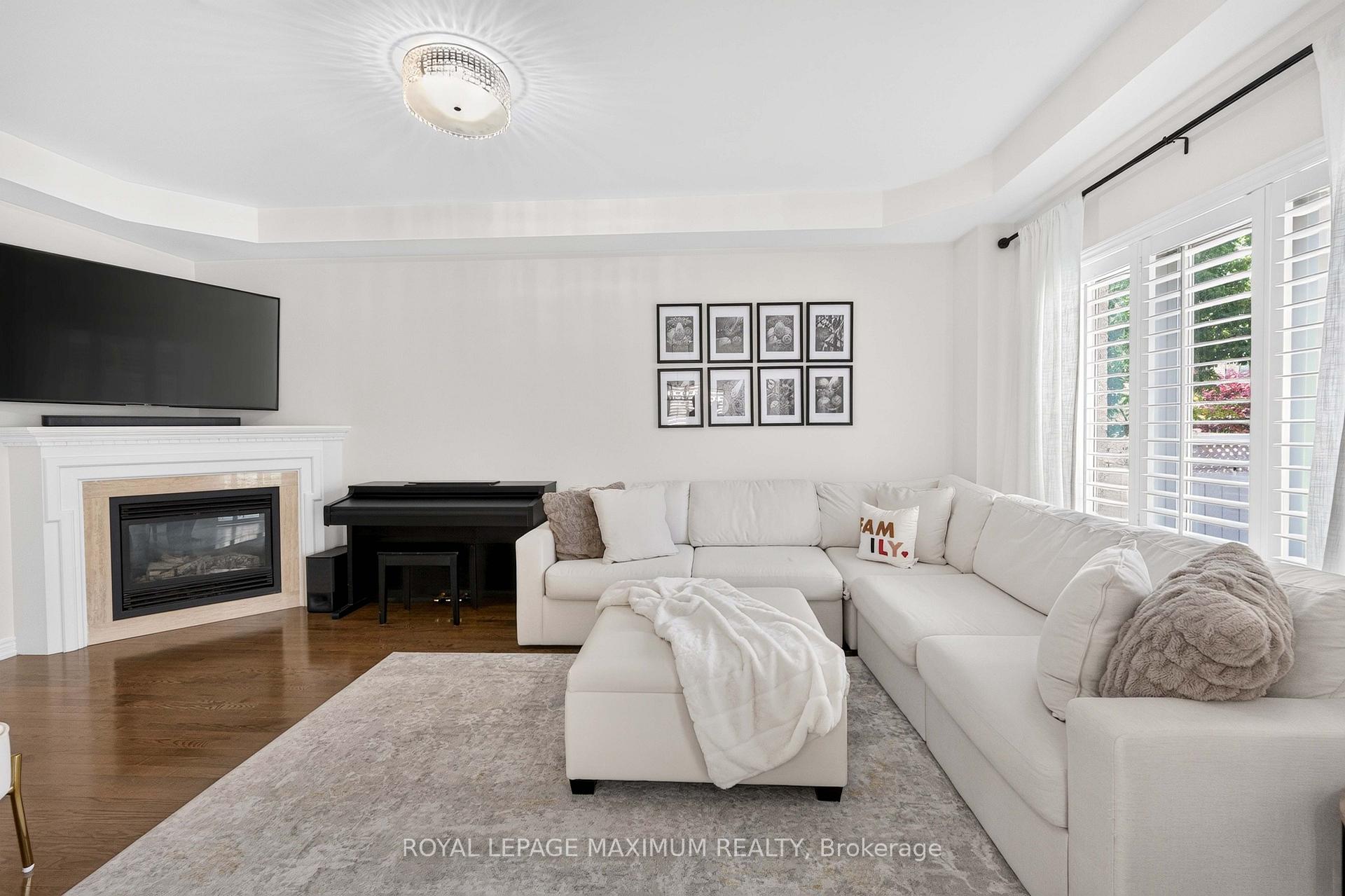 Photo 8 of 95 White Beach Crescent, Vaughan, Patterson — HOMEH