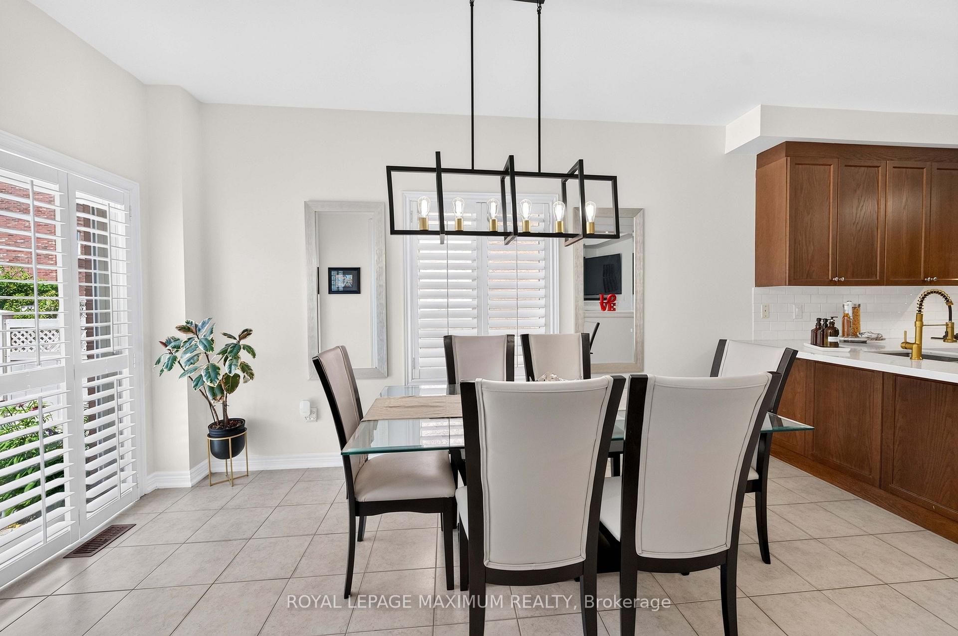 Photo 14 of 95 White Beach Crescent, Vaughan, Patterson — HOMEH