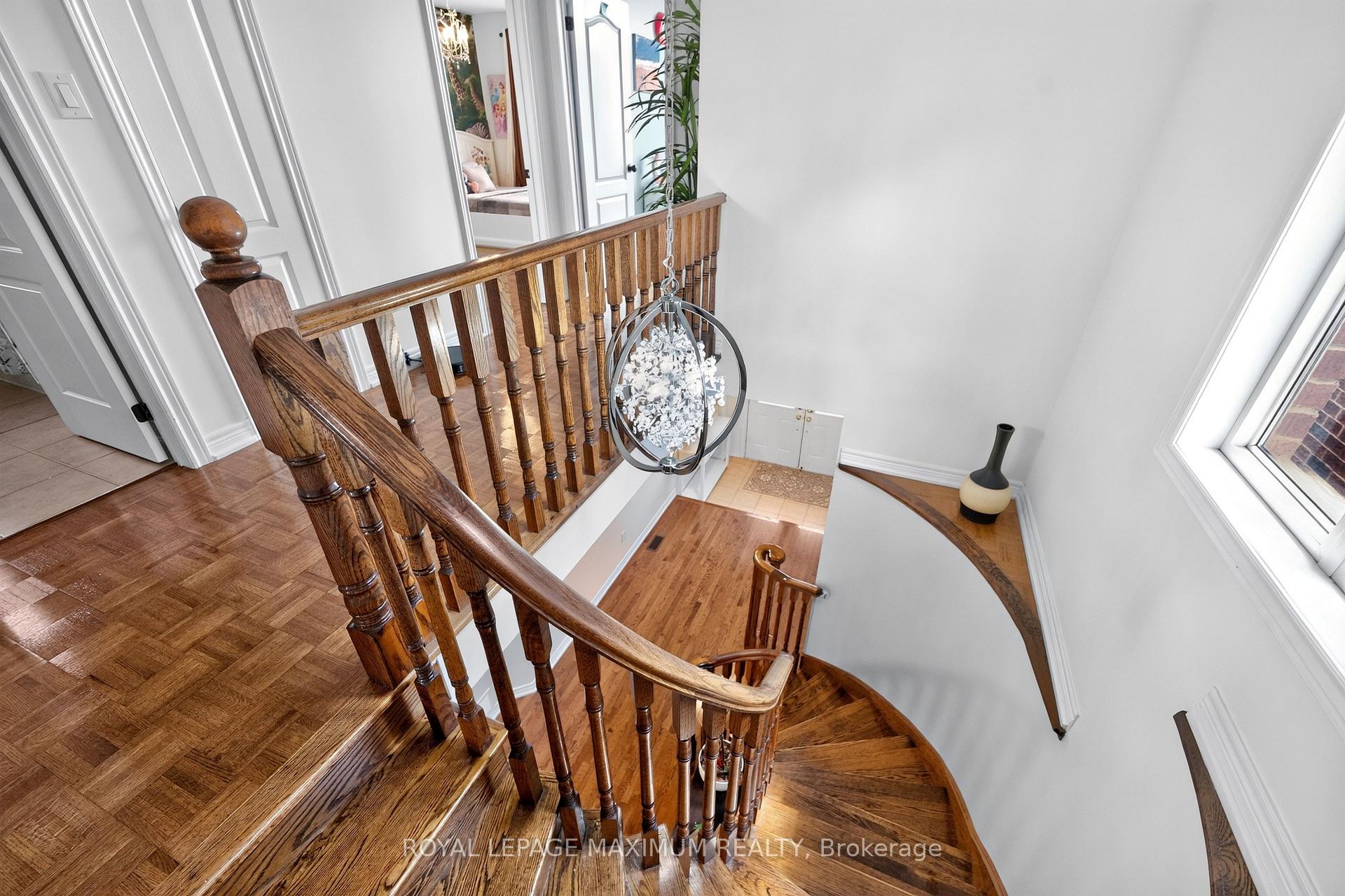 Photo 16 of 95 White Beach Crescent, Vaughan, Patterson — HOMEH