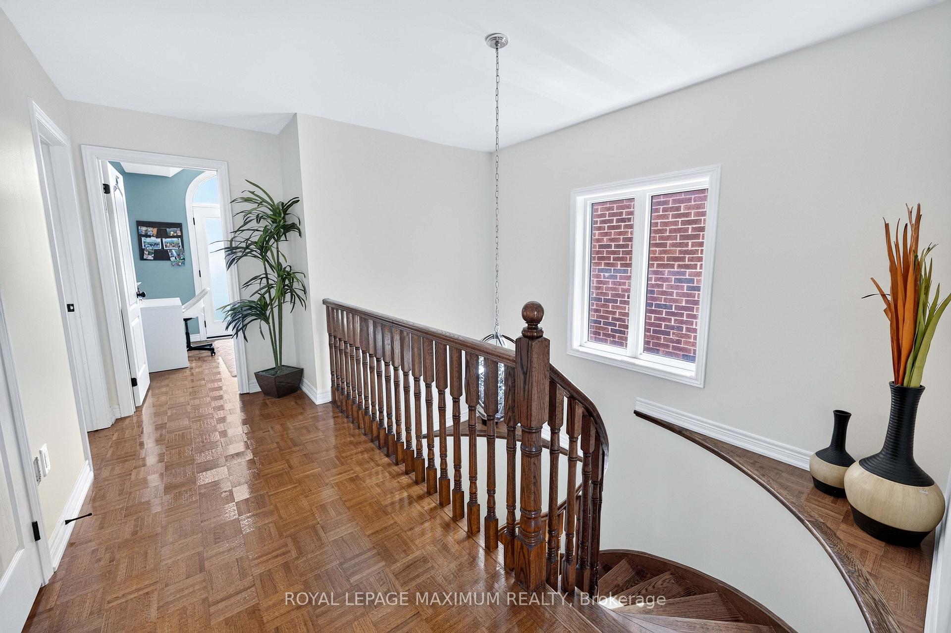 Photo 17 of 95 White Beach Crescent, Vaughan, Patterson — HOMEH