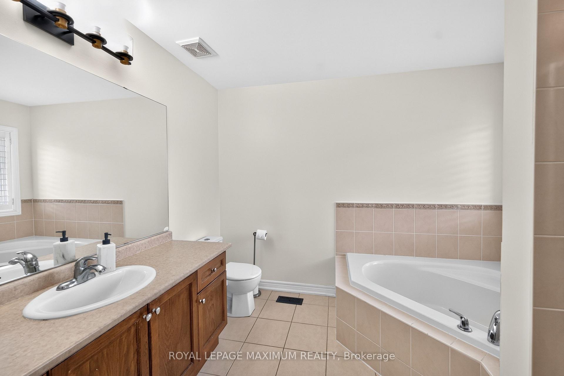 Photo 20 of 95 White Beach Crescent, Vaughan, Patterson — HOMEH