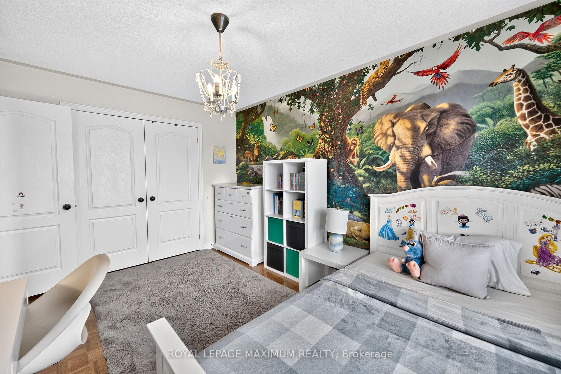 Photo 23 of 95 White Beach Crescent, Vaughan, Patterson — HOMEH