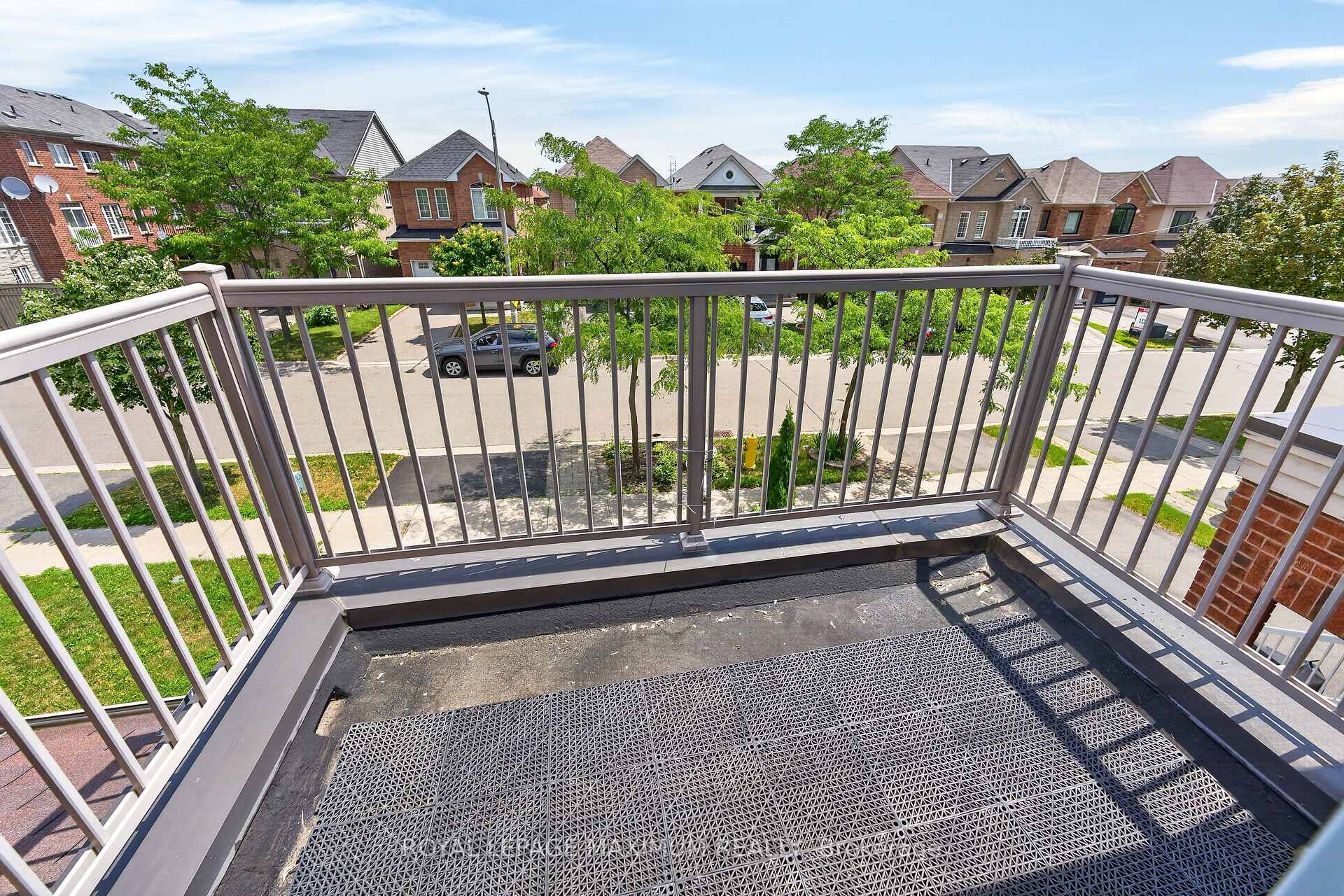 Photo 26 of 95 White Beach Crescent, Vaughan, Patterson — HOMEH