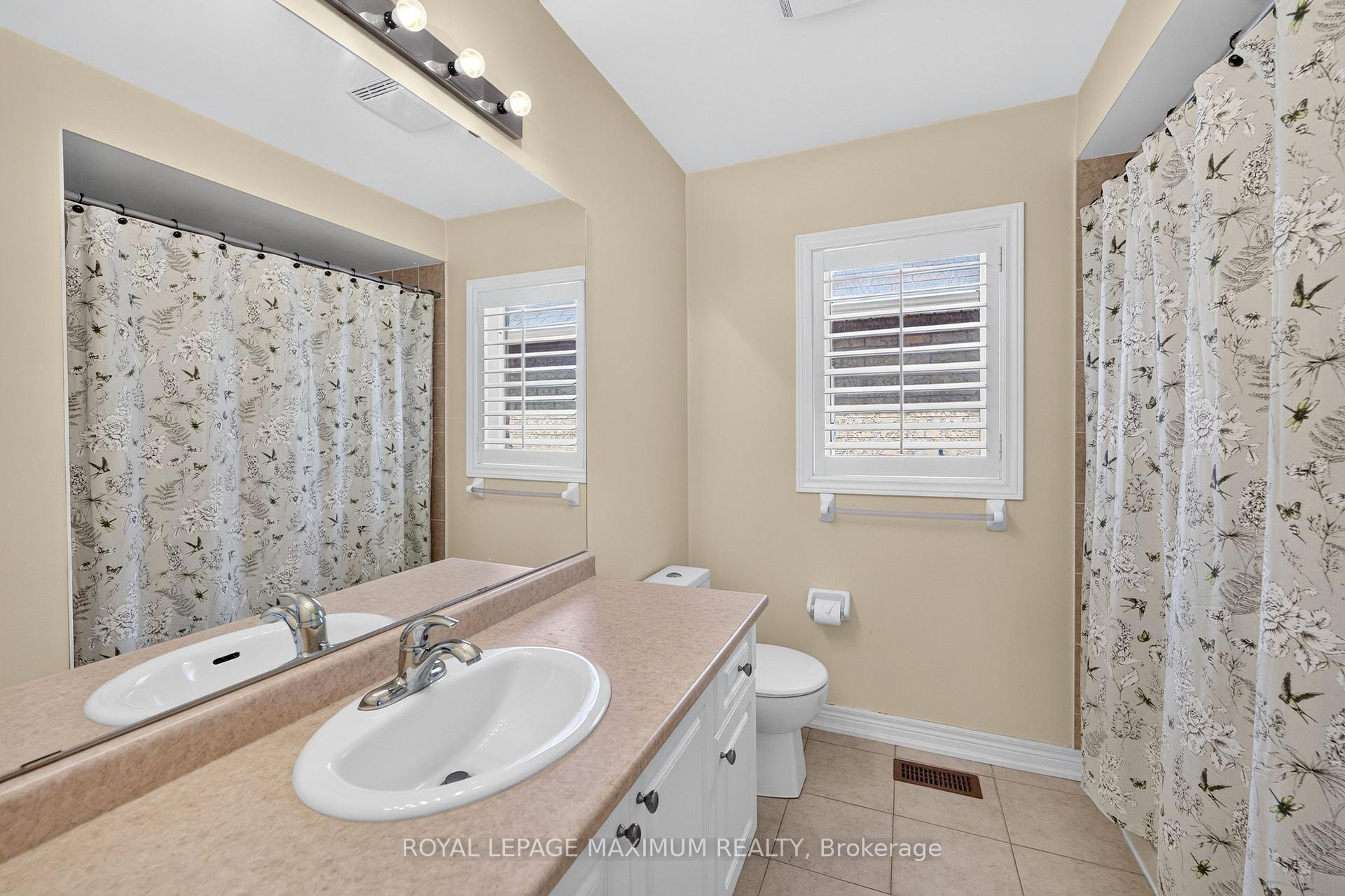 Photo 27 of 95 White Beach Crescent, Vaughan, Patterson — HOMEH