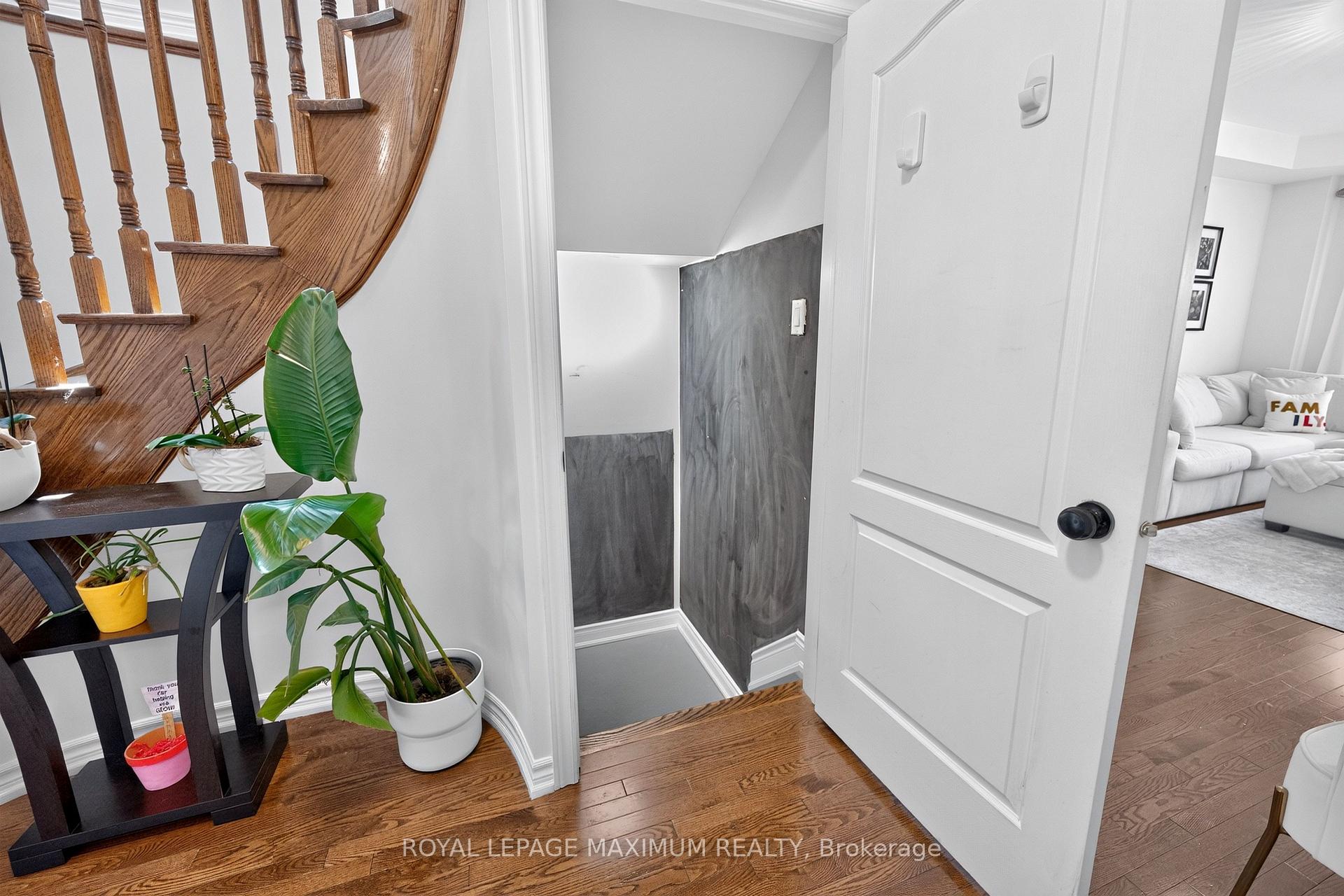 Photo 28 of 95 White Beach Crescent, Vaughan, Patterson — HOMEH