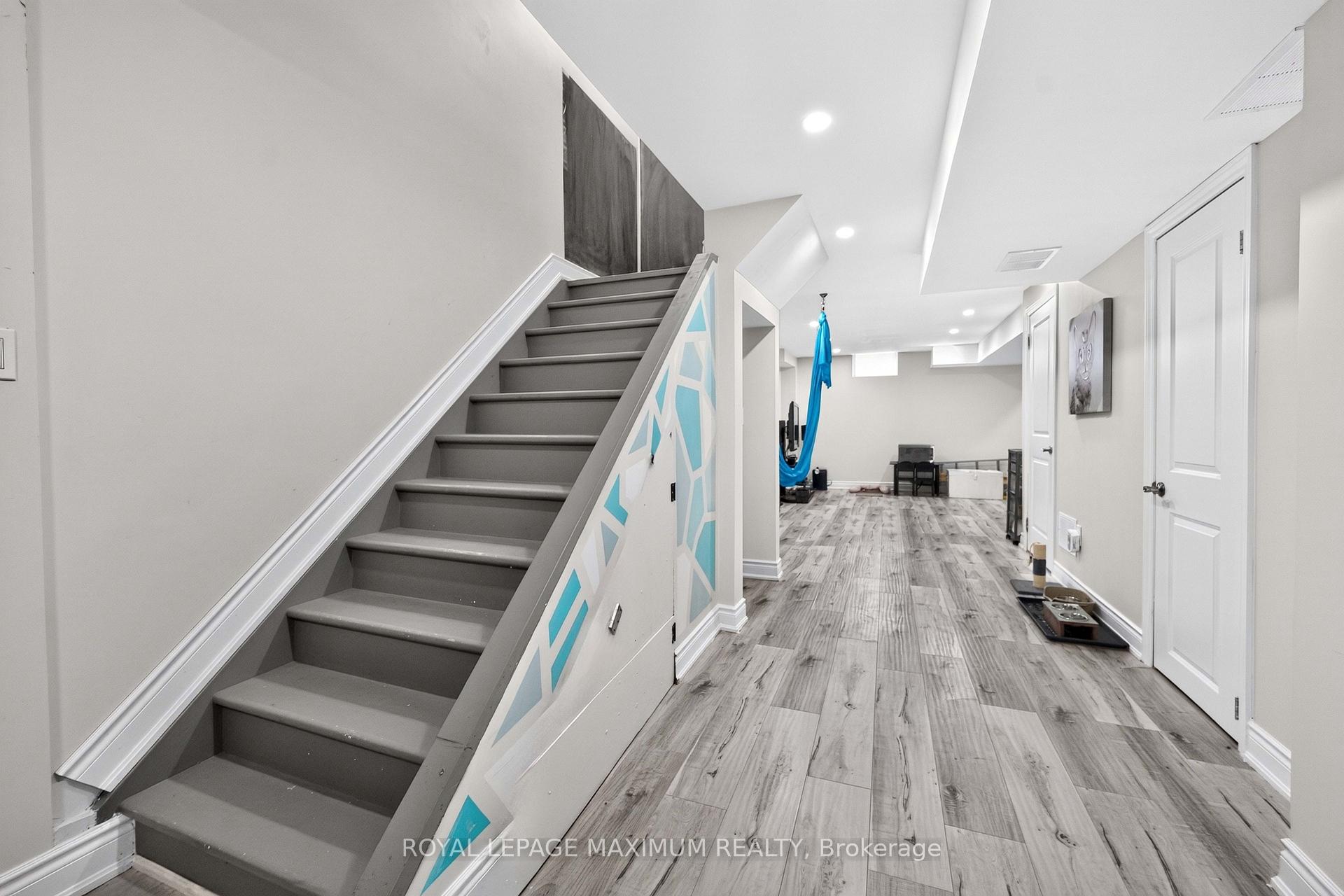 Photo 29 of 95 White Beach Crescent, Vaughan, Patterson — HOMEH
