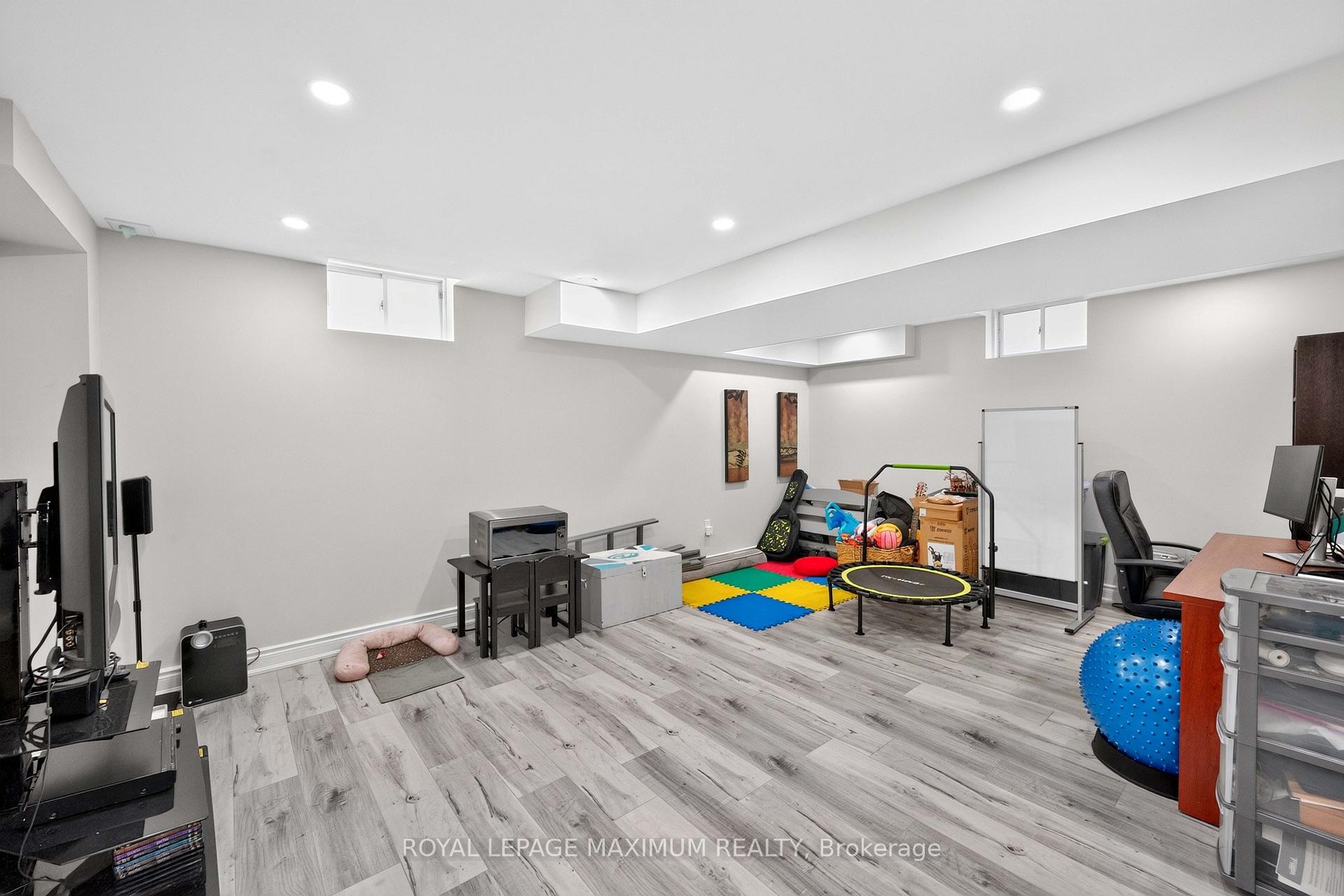 Photo 30 of 95 White Beach Crescent, Vaughan, Patterson — HOMEH