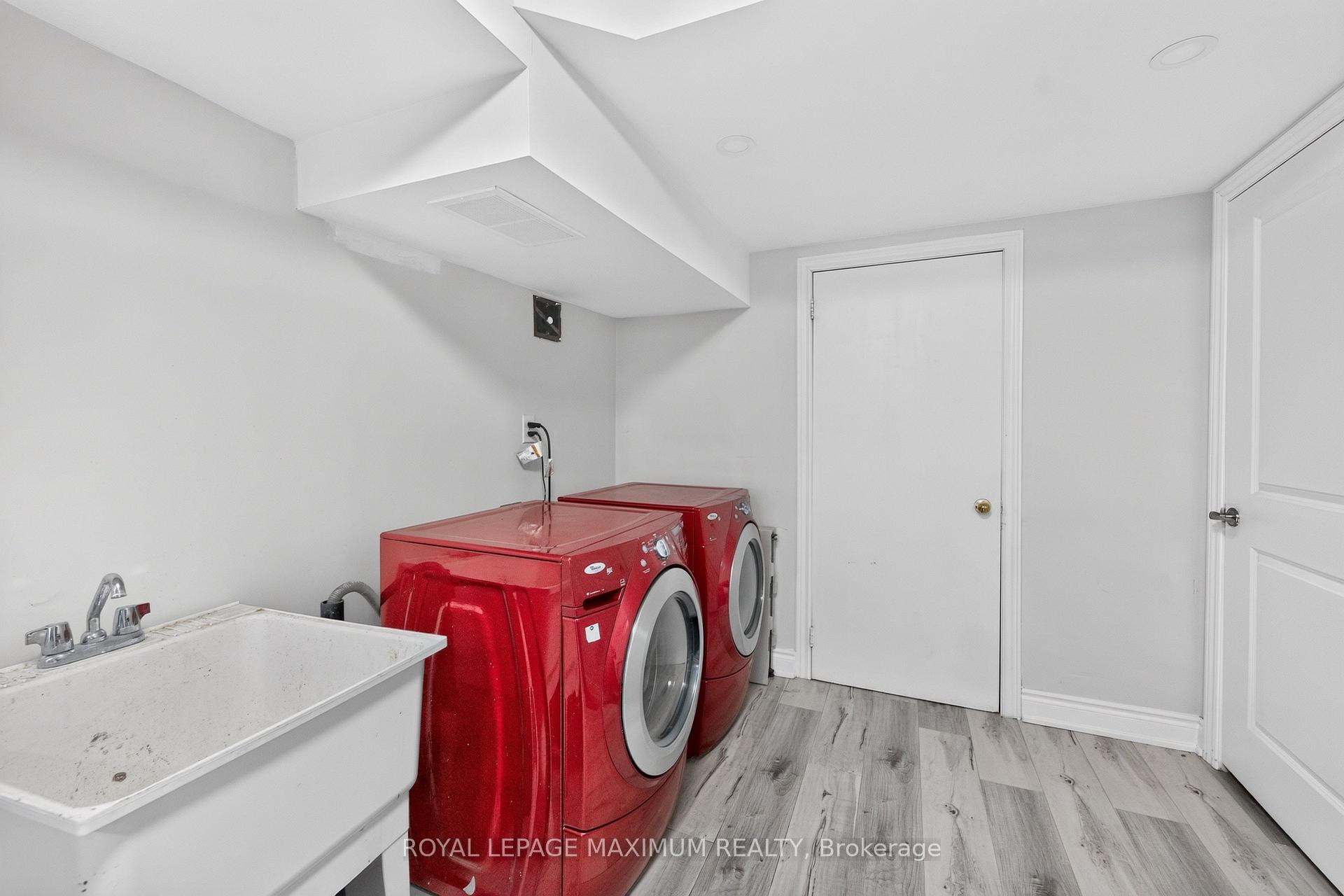 Photo 32 of 95 White Beach Crescent, Vaughan, Patterson — HOMEH