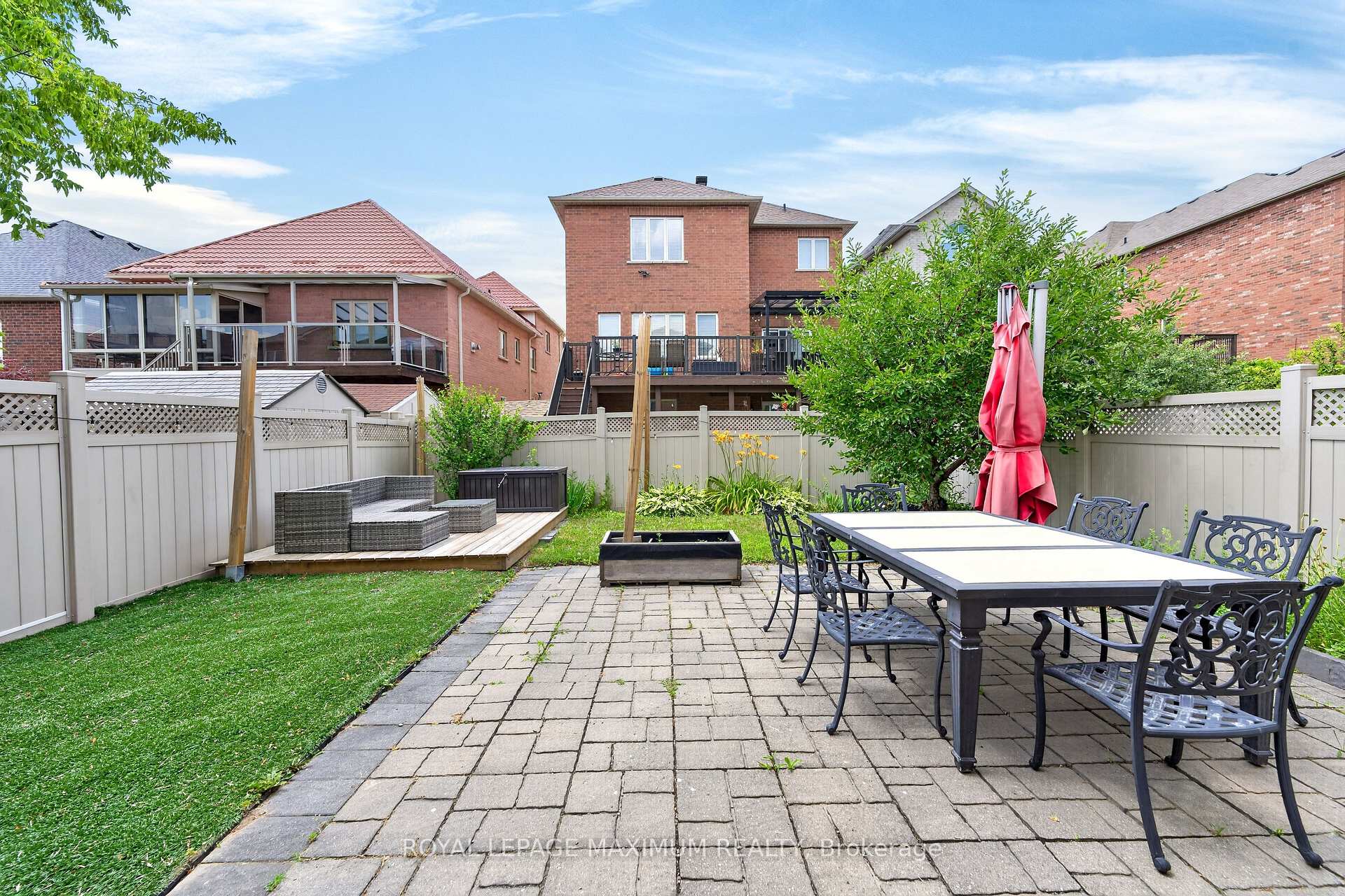 Photo 33 of 95 White Beach Crescent, Vaughan, Patterson — HOMEH