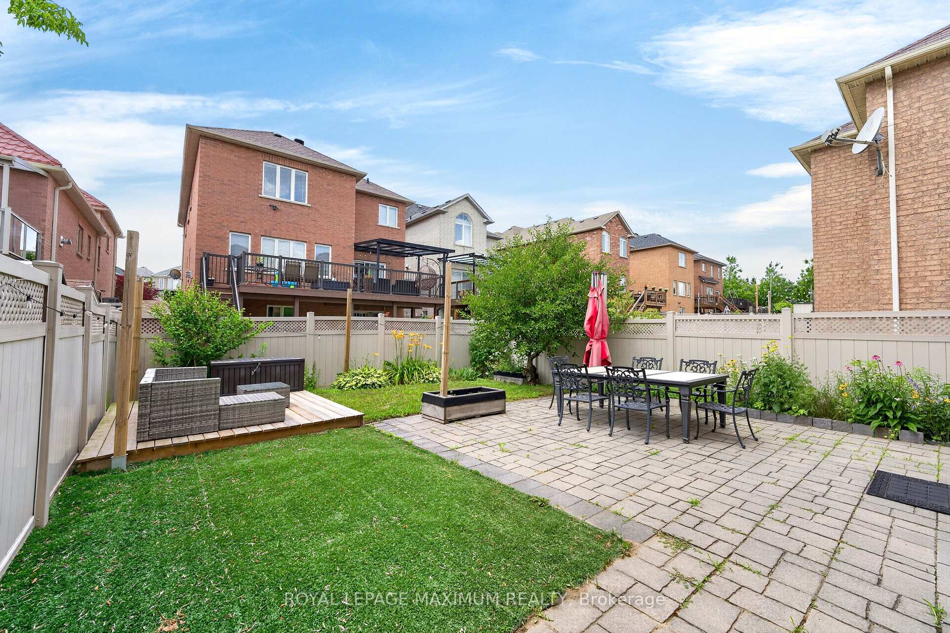 Photo 34 of 95 White Beach Crescent, Vaughan, Patterson — HOMEH
