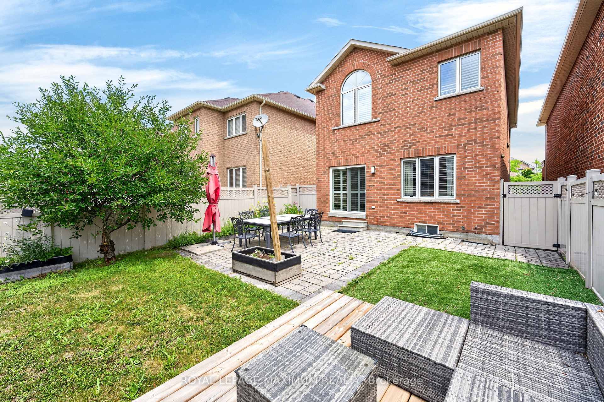 Photo 36 of 95 White Beach Crescent, Vaughan, Patterson — HOMEH