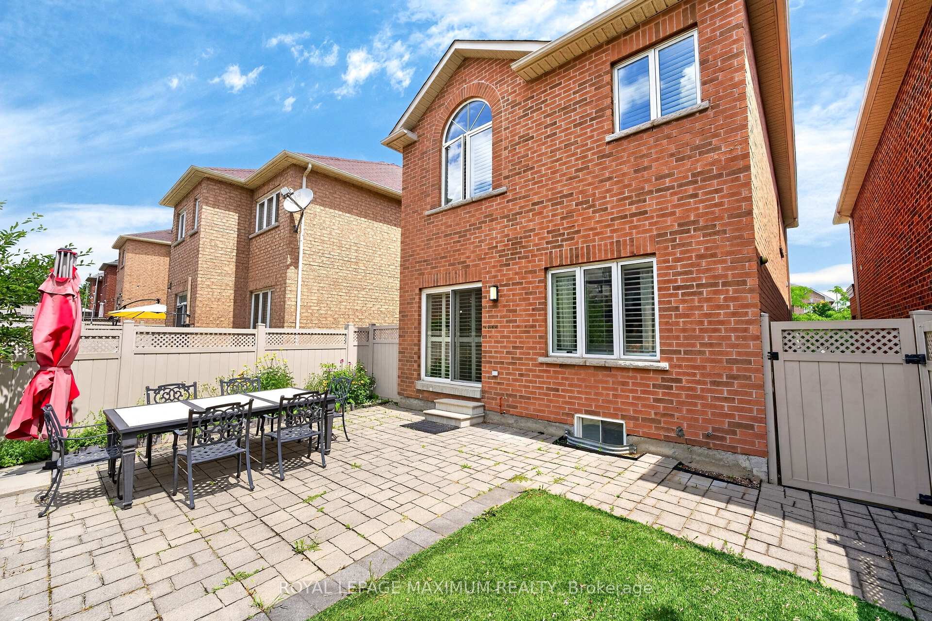 Photo 37 of 95 White Beach Crescent, Vaughan, Patterson — HOMEH