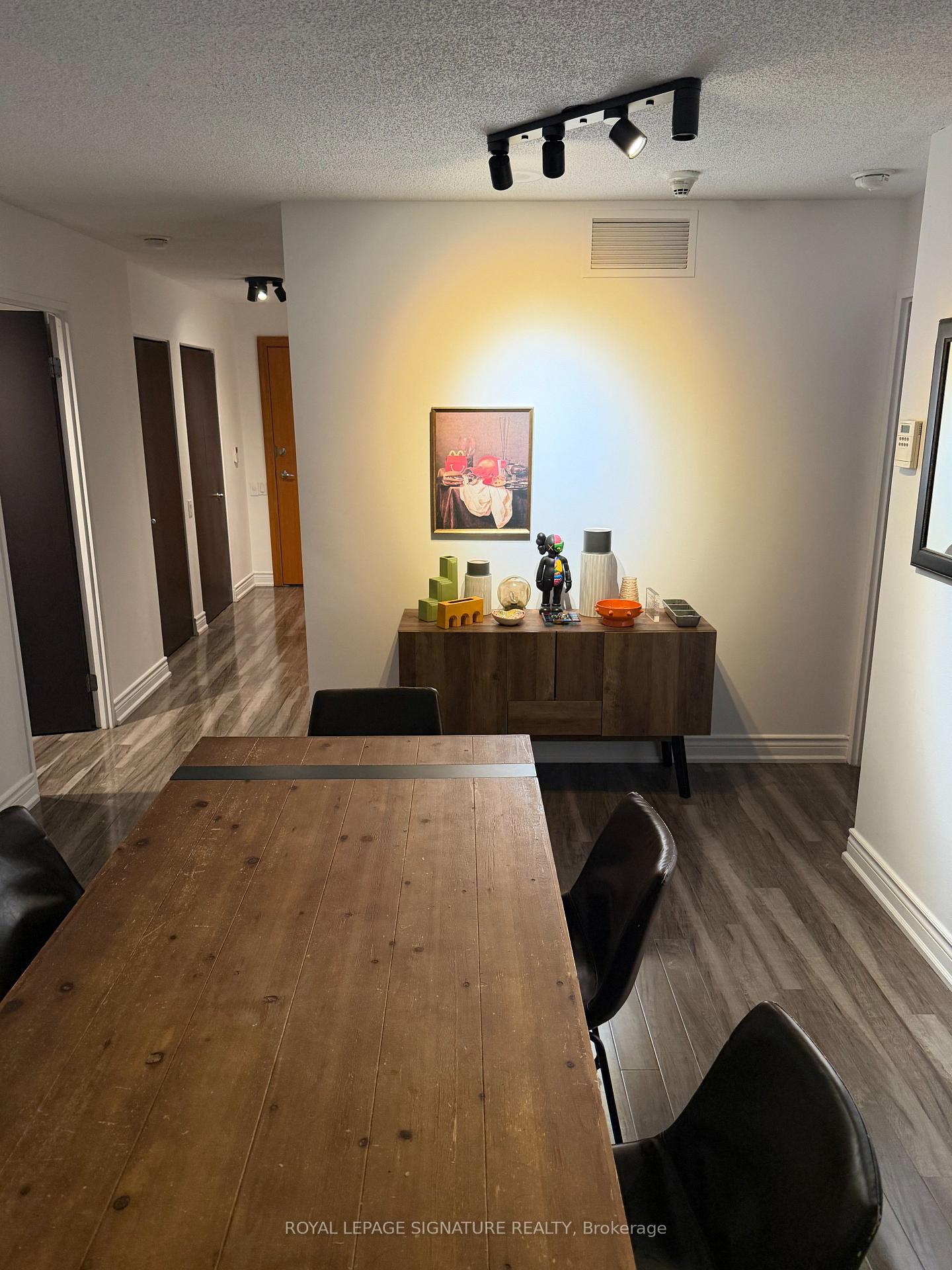 Photo 6 of Unit 2210, 33 Sheppard Avenue E, North York, Willowdale East — HOMEH
