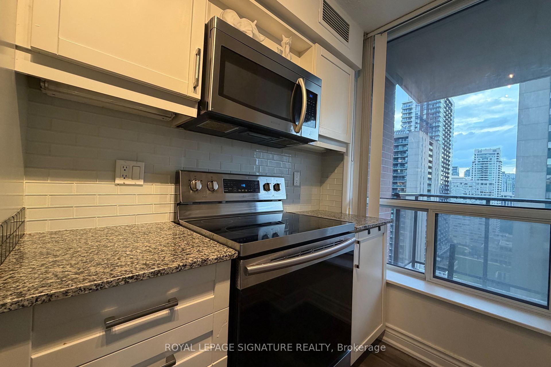 Photo 33 of Unit 2210, 33 Sheppard Avenue E, North York, Willowdale East — HOMEH