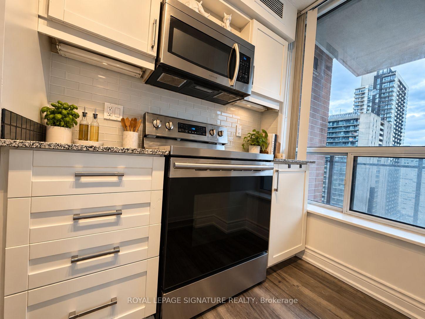 Photo 17 of Unit 2210, 33 Sheppard Avenue E, North York, Willowdale East — HOMEH