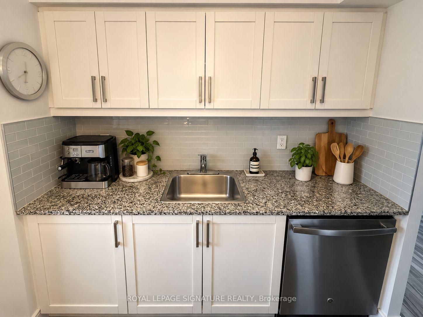 Photo 14 of Unit 2210, 33 Sheppard Avenue E, North York, Willowdale East — HOMEH