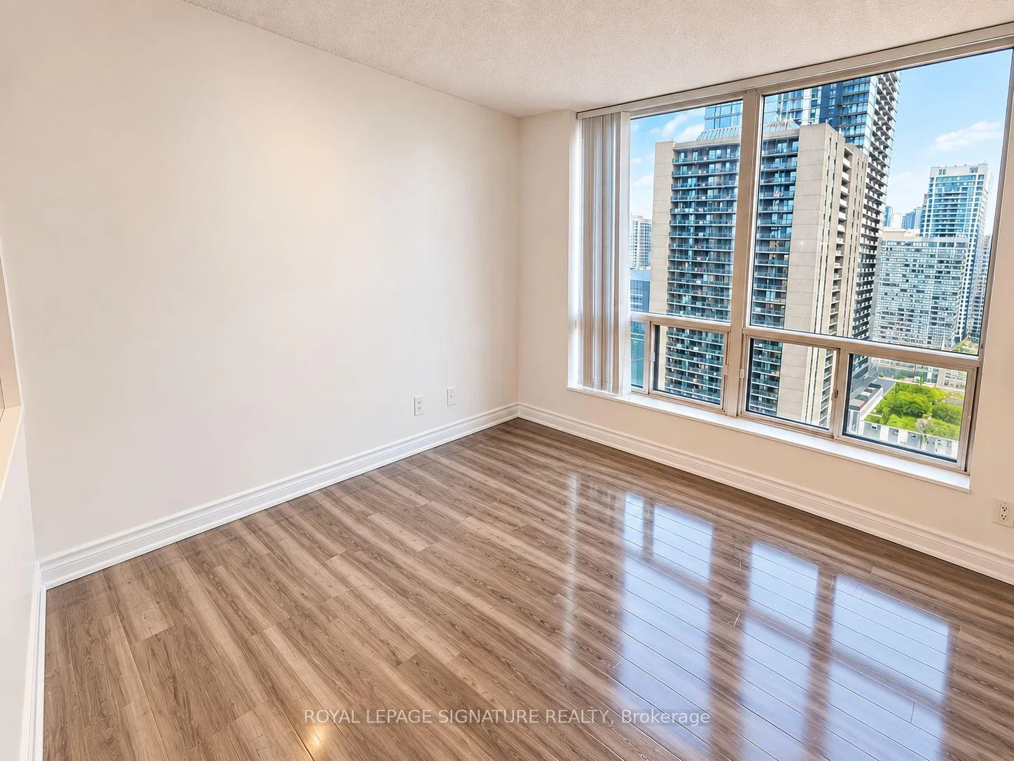 Photo 24 of Unit 2210, 33 Sheppard Avenue E, North York, Willowdale East — HOMEH