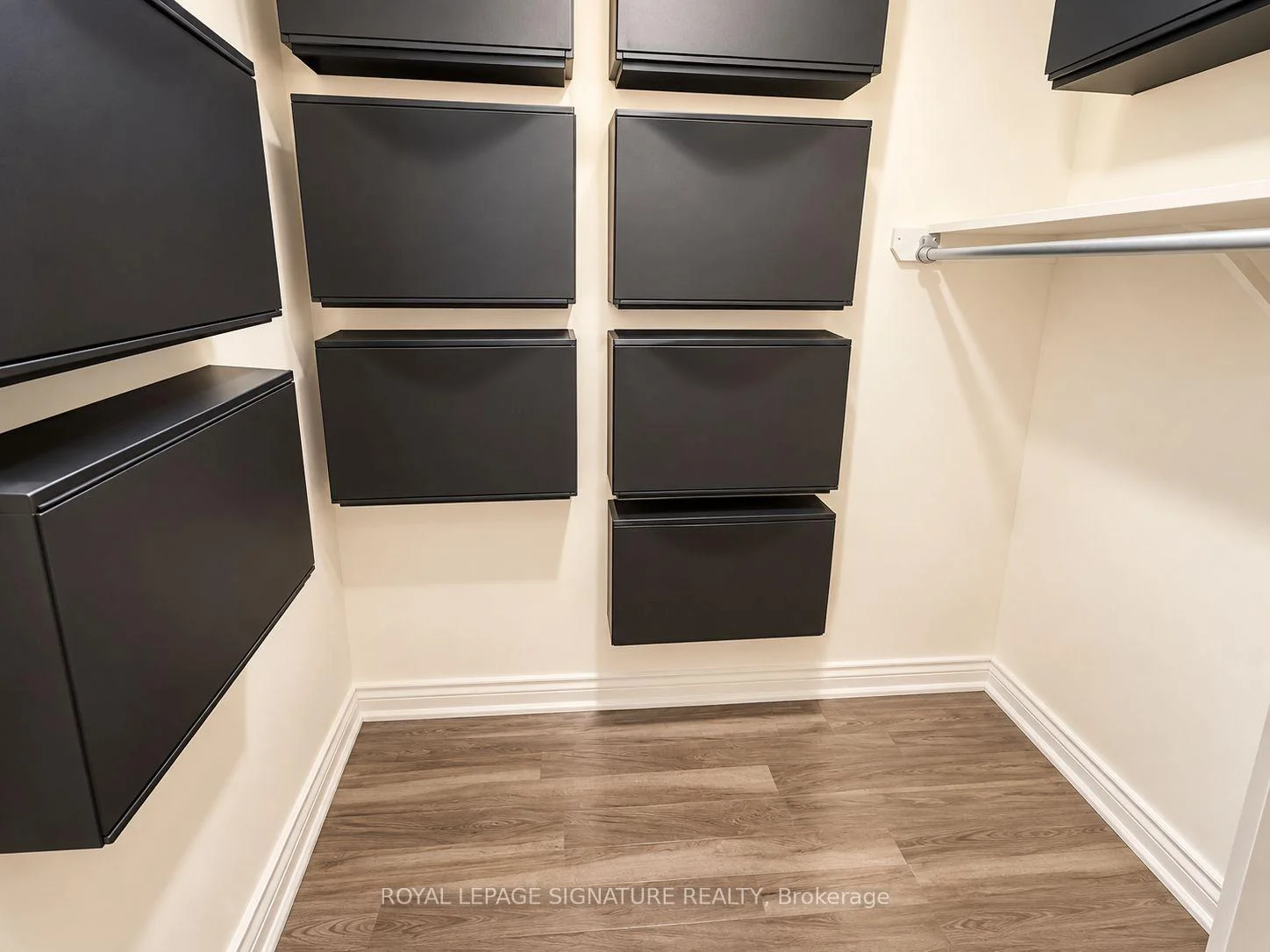 Photo 28 of Unit 2210, 33 Sheppard Avenue E, North York, Willowdale East — HOMEH