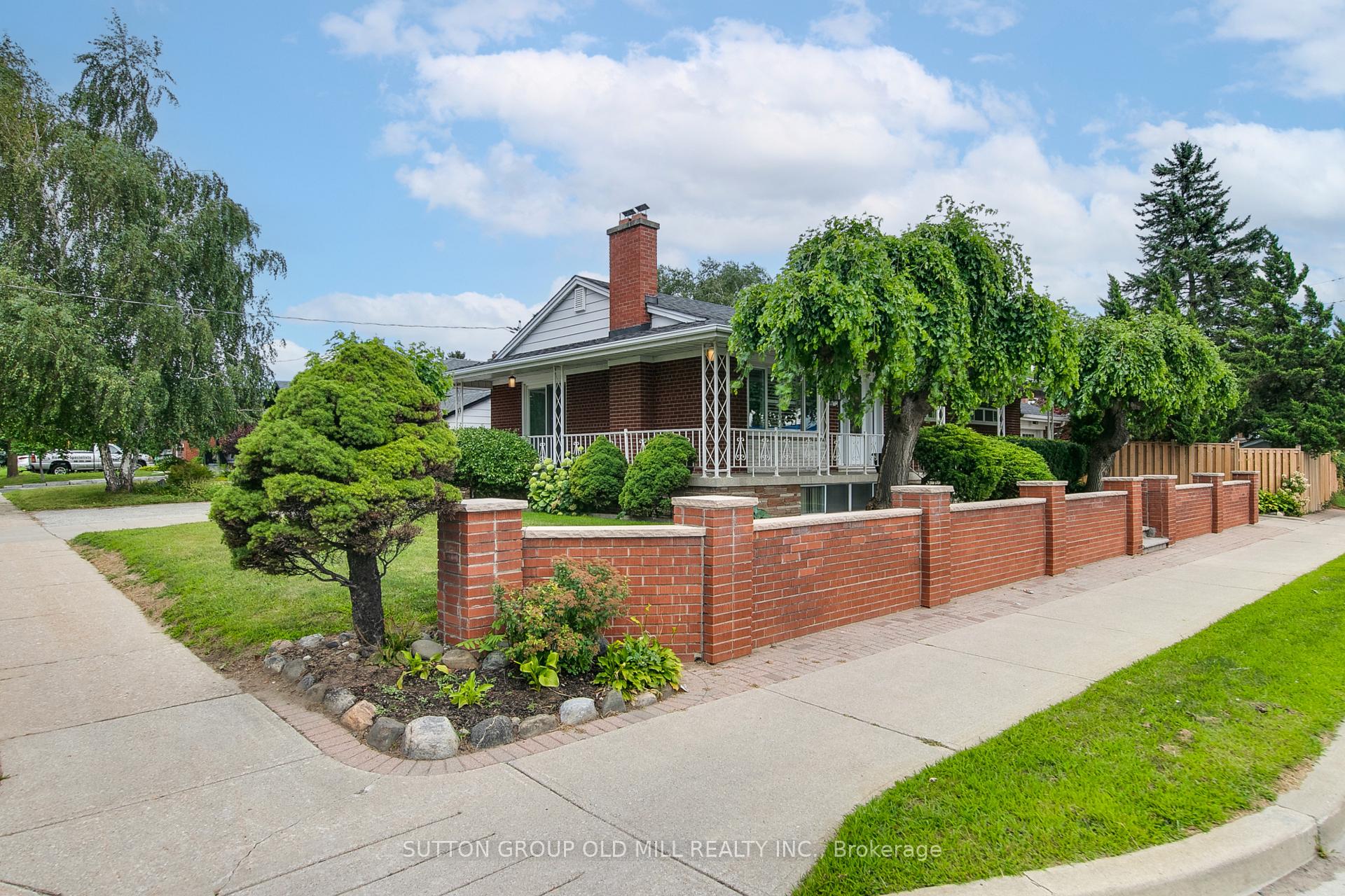Photo 2 of 993 Islington Avenue, Etobicoke, Stonegate-Queensway — HOMEH