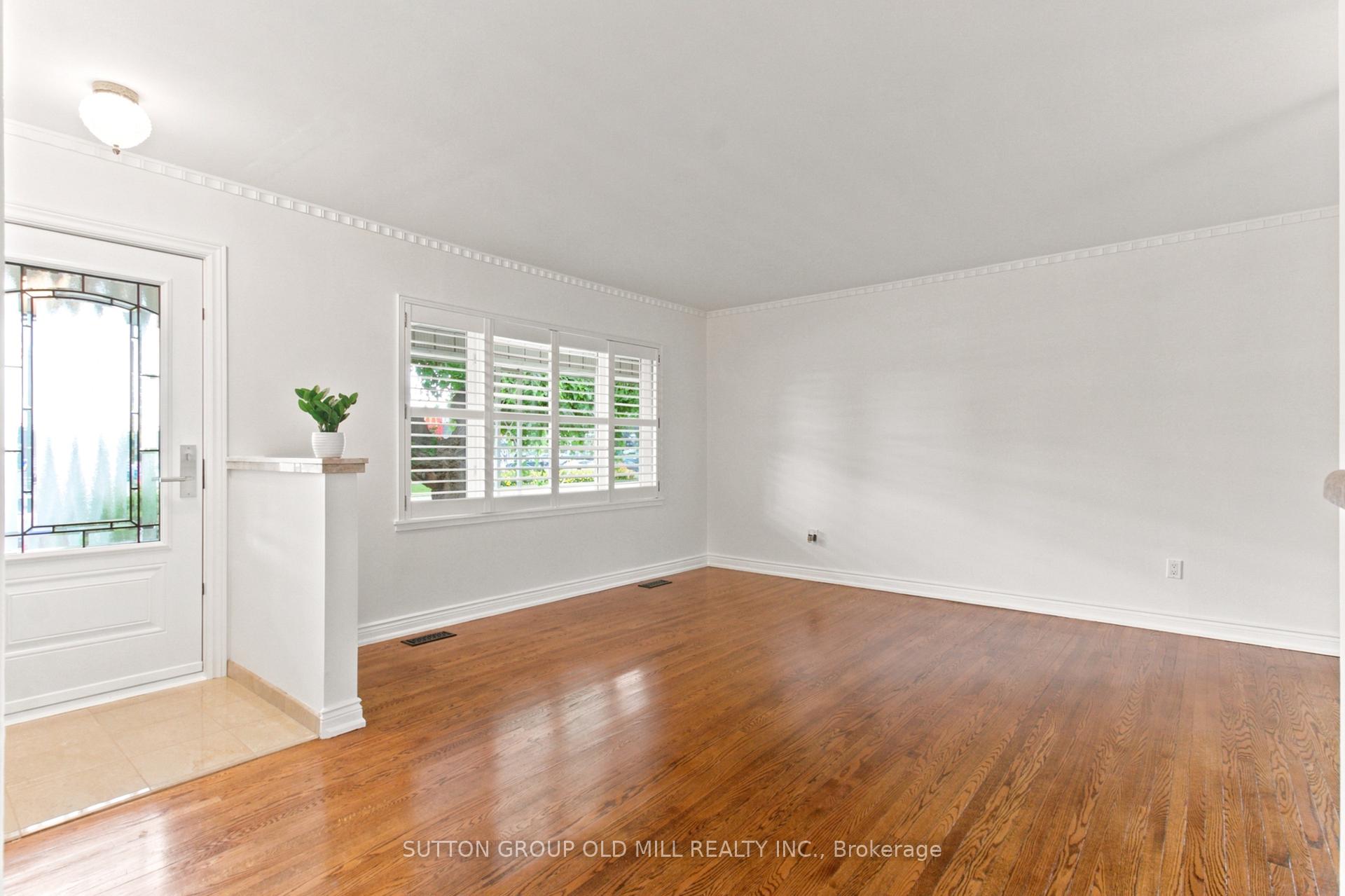 Photo 8 of 993 Islington Avenue, Etobicoke, Stonegate-Queensway — HOMEH