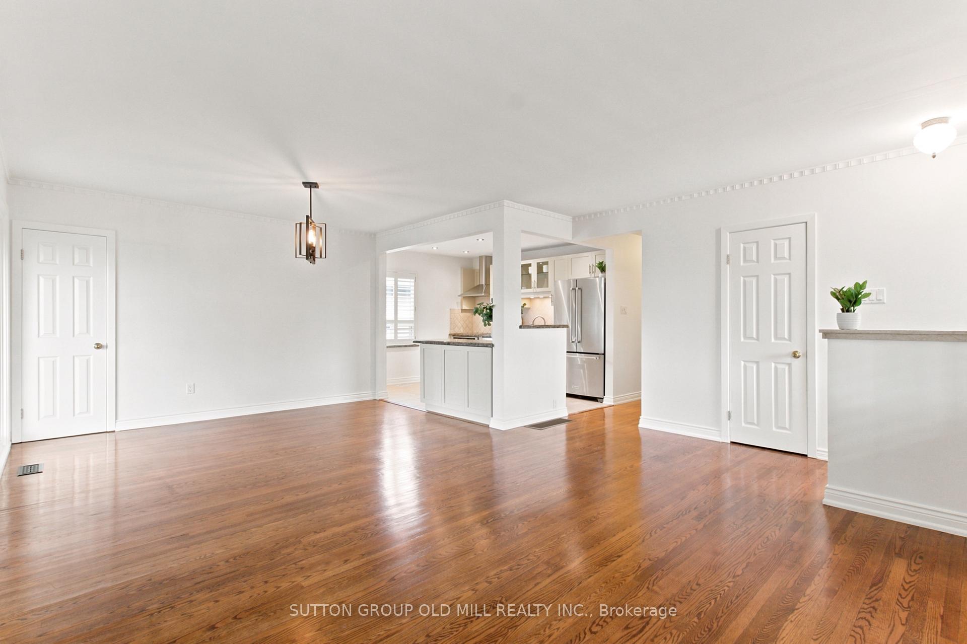 Photo 9 of 993 Islington Avenue, Etobicoke, Stonegate-Queensway — HOMEH