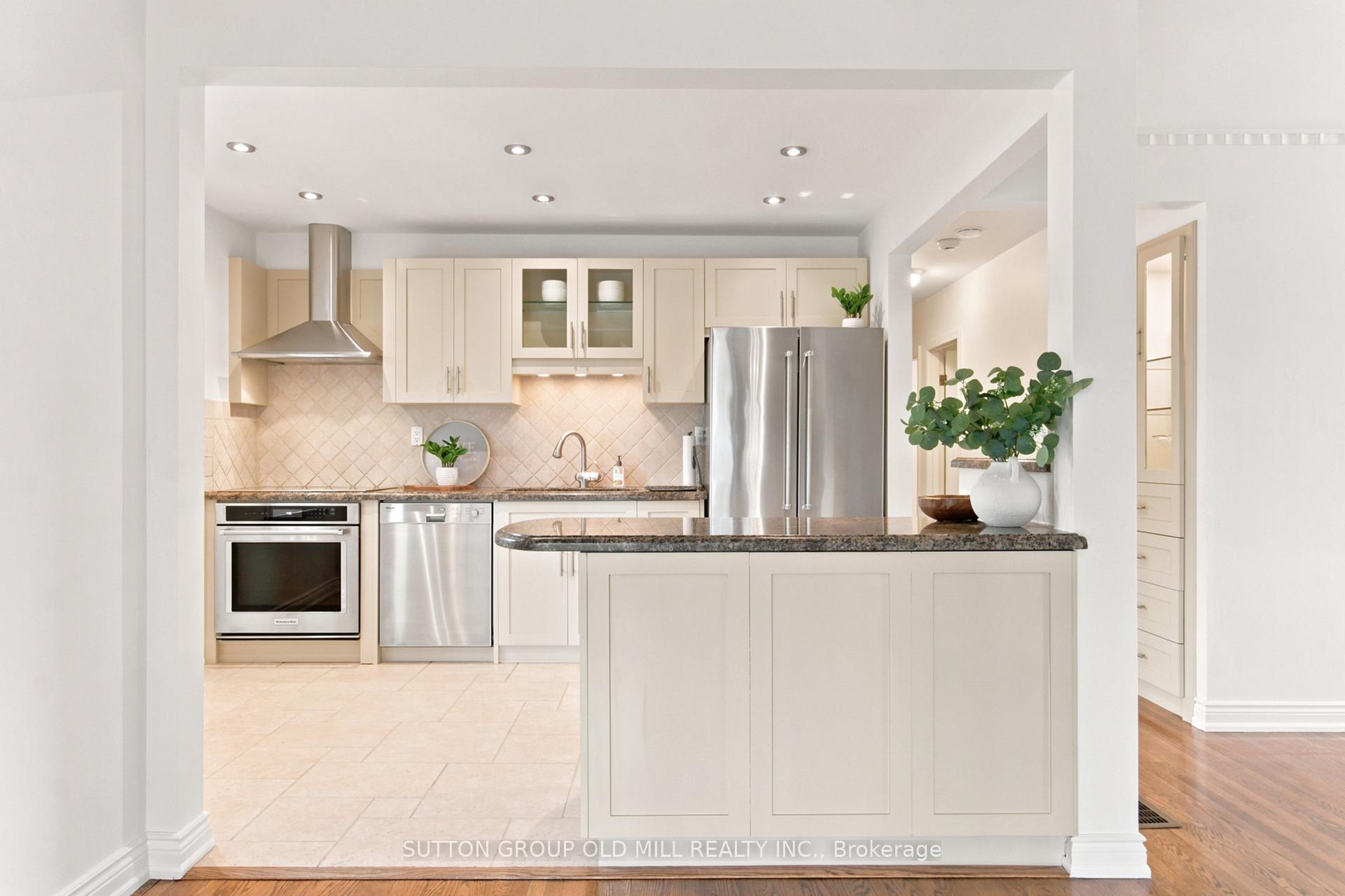 Photo 10 of 993 Islington Avenue, Etobicoke, Stonegate-Queensway — HOMEH