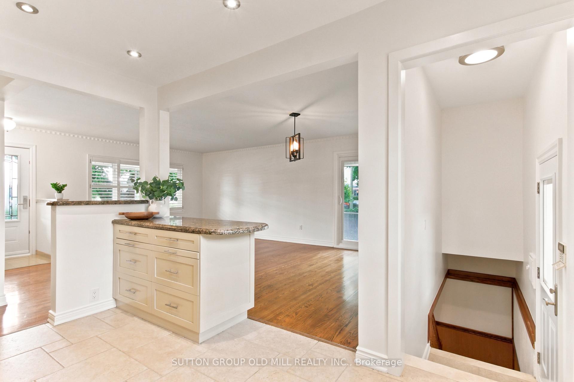 Photo 17 of 993 Islington Avenue, Etobicoke, Stonegate-Queensway — HOMEH