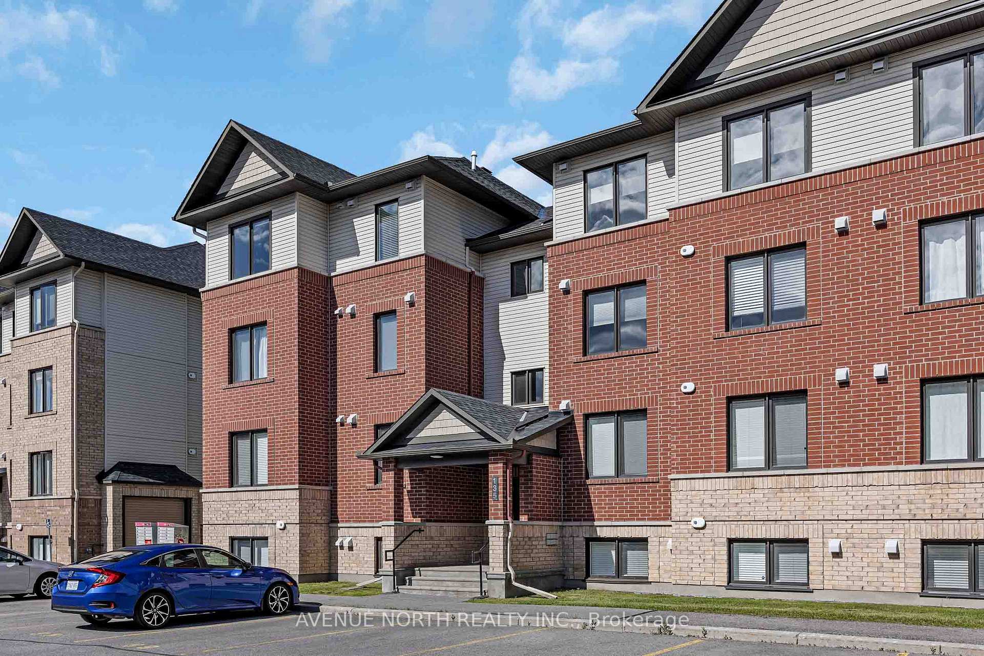 Photo 2 of Unit 7, 135 Bluestone Private, Ottawa, Avalon West — HOMEH
