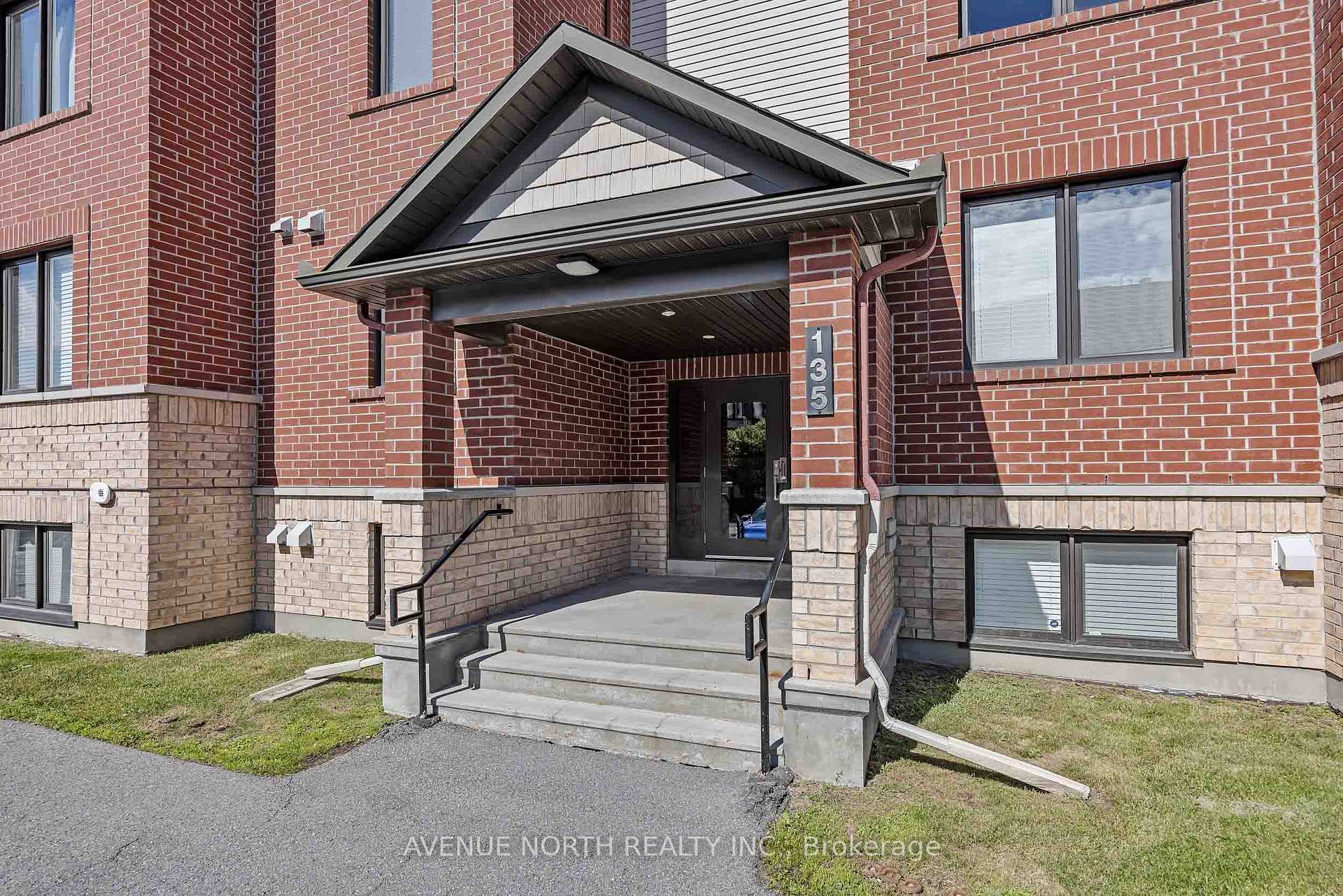 Photo 3 of Unit 7, 135 Bluestone Private, Ottawa, Avalon West — HOMEH
