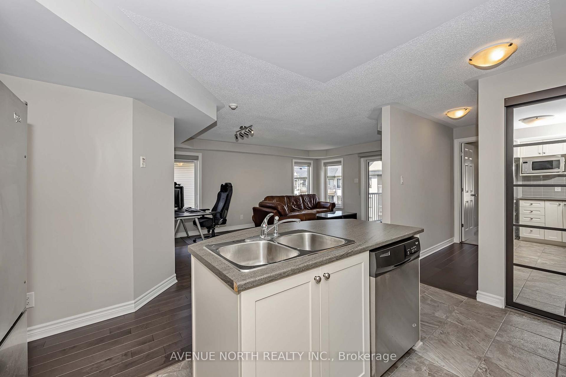 Photo 11 of Unit 7, 135 Bluestone Private, Ottawa, Avalon West — HOMEH