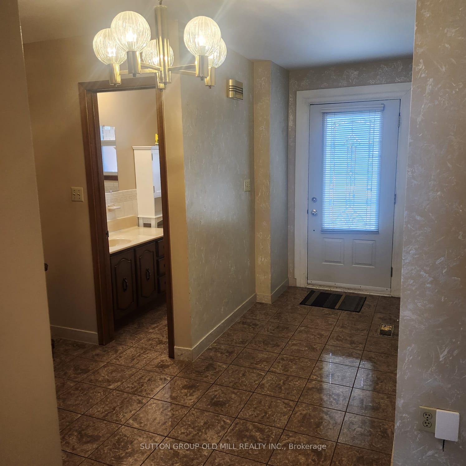 Photo 3 of 194 Beta Street, Etobicoke, Alderwood — HOMEH