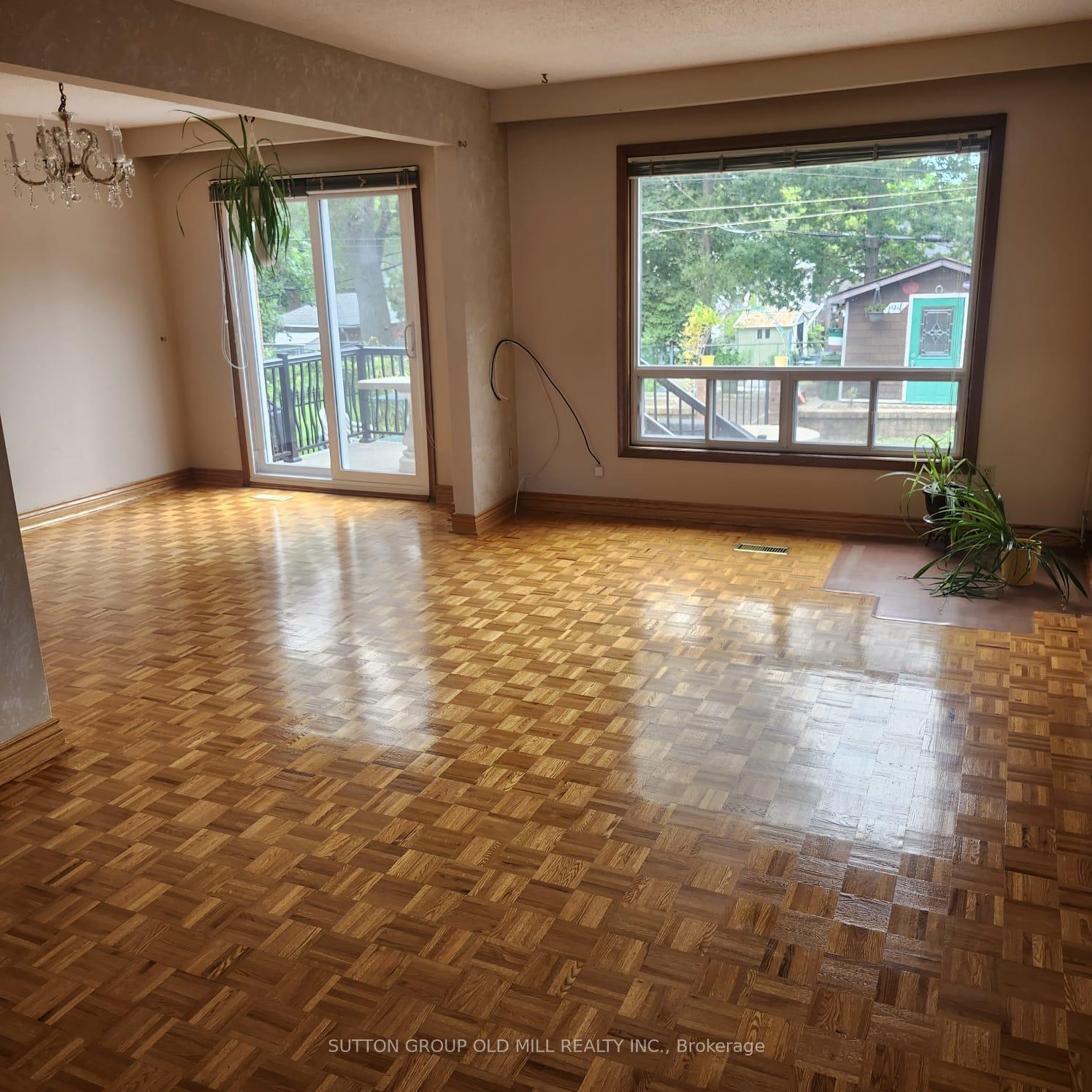 Photo 4 of 194 Beta Street, Etobicoke, Alderwood — HOMEH