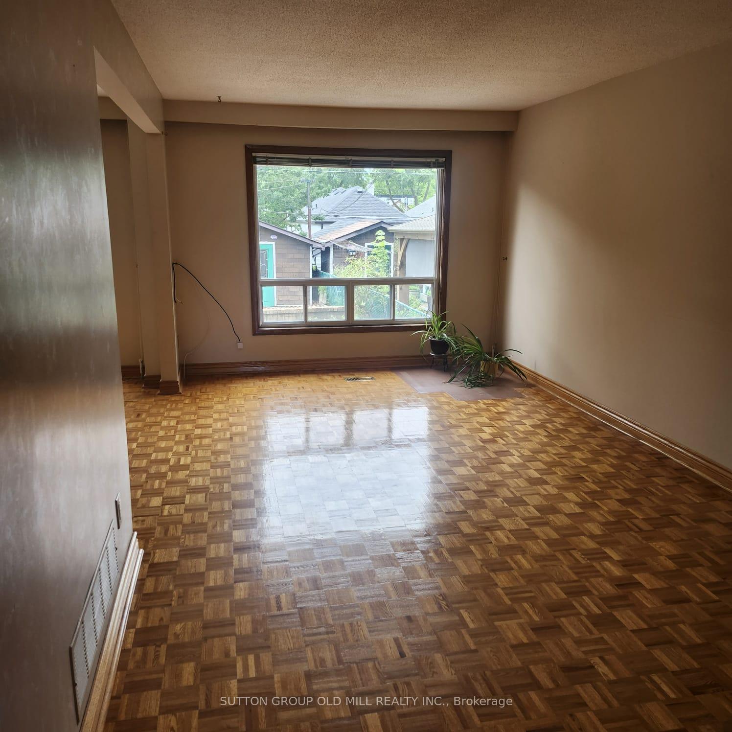Photo 5 of 194 Beta Street, Etobicoke, Alderwood — HOMEH