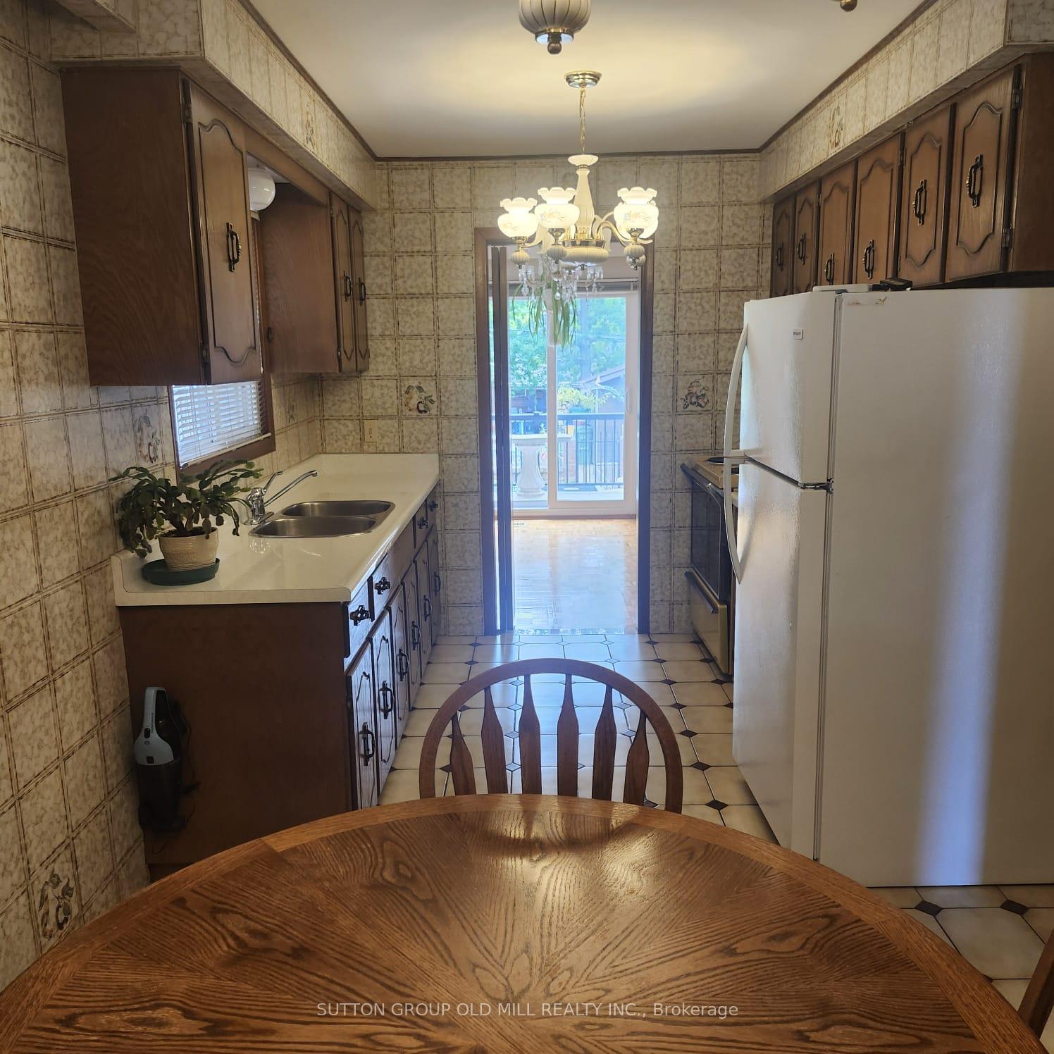 Photo 8 of 194 Beta Street, Etobicoke, Alderwood — HOMEH